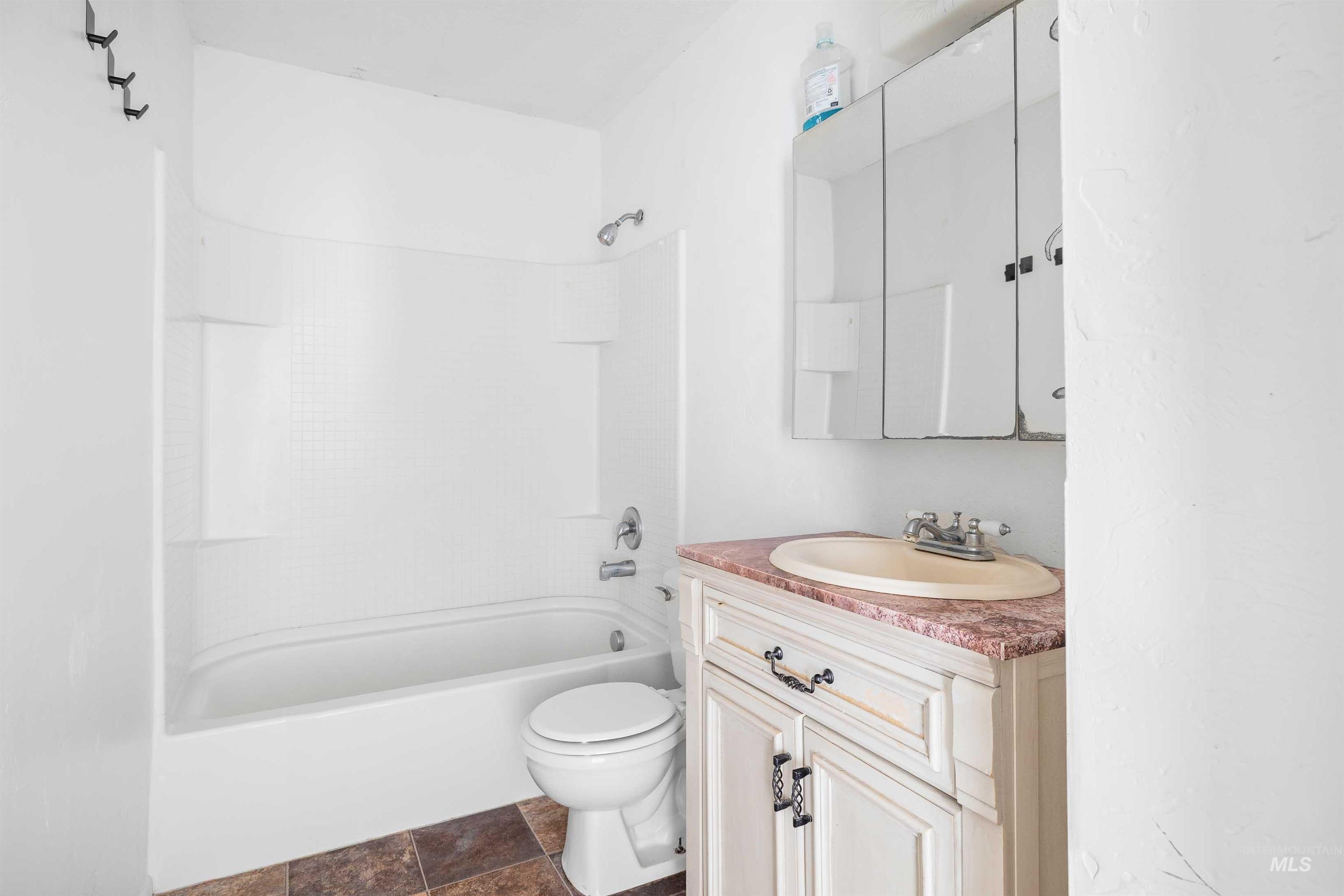 1850 18th Circle Drive, Heyburn, Idaho 83336, 3 Bedrooms, 1 Bathroom, Residential For Sale, Price $250,000,MLS 98983242