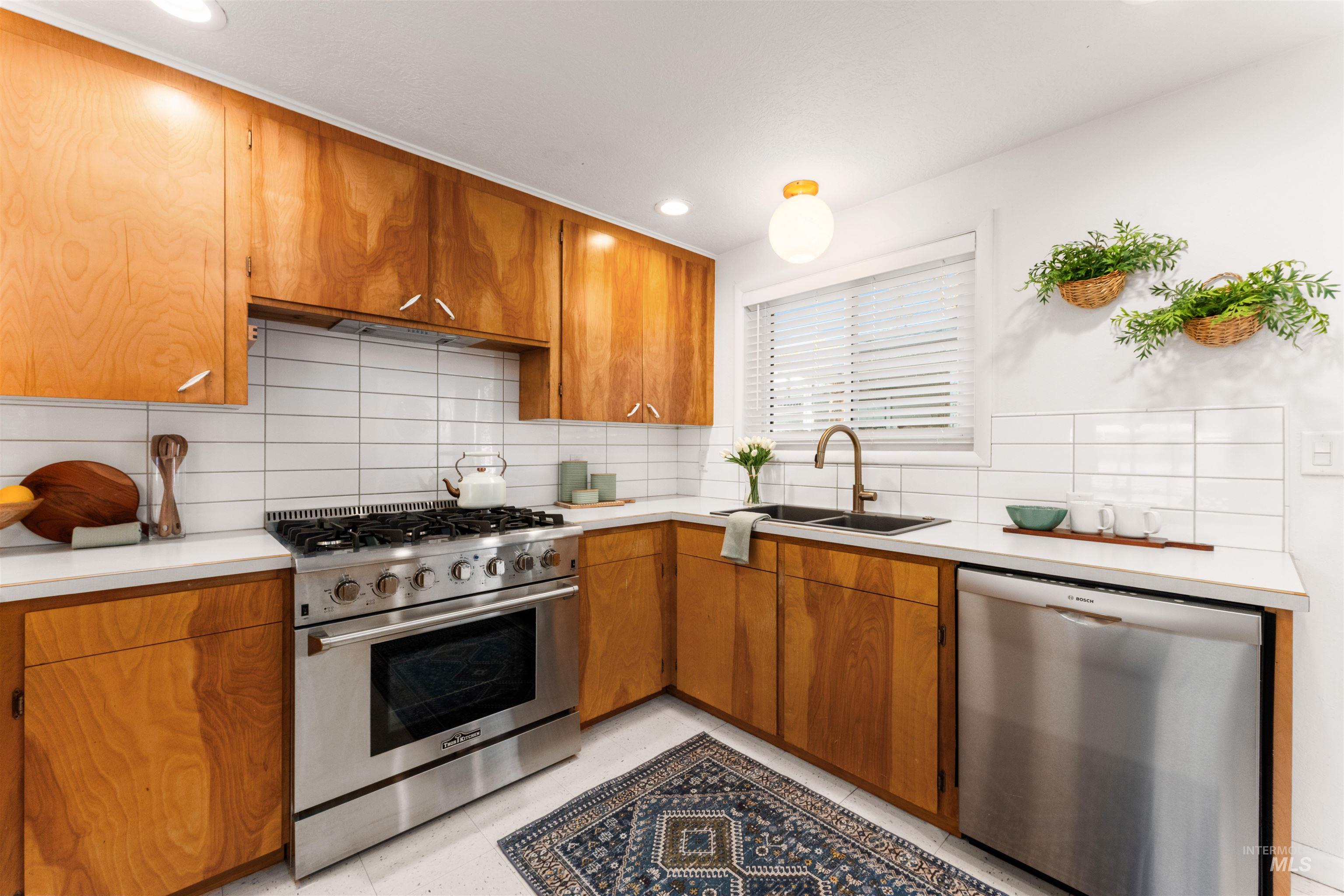 2500 N 32nd St, Boise, Idaho 83703, 3 Bedrooms, 1 Bathroom, Residential For Sale, Price $547,000,MLS 98983244