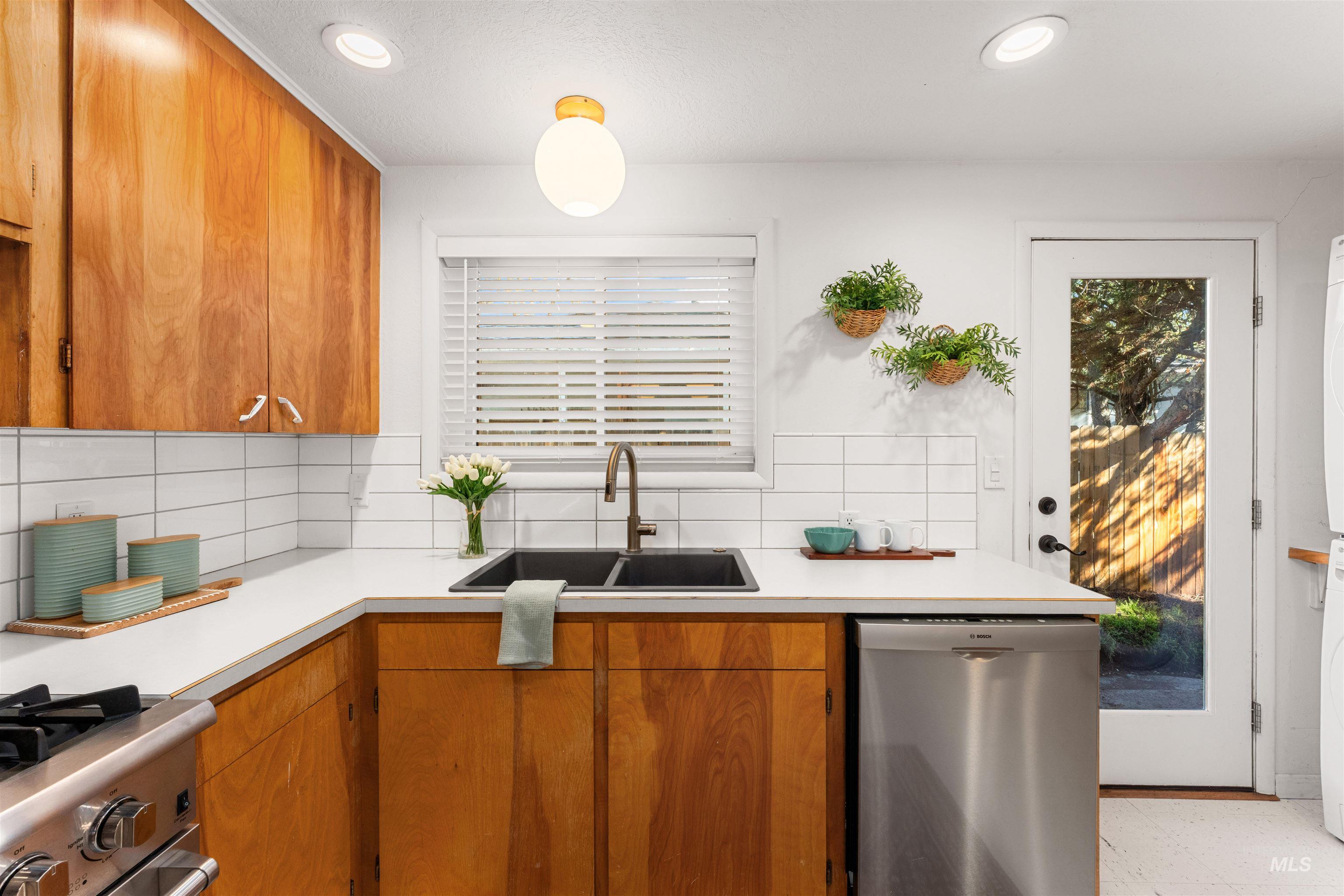 2500 N 32nd St, Boise, Idaho 83703, 3 Bedrooms, 1 Bathroom, Residential For Sale, Price $547,000,MLS 98983244