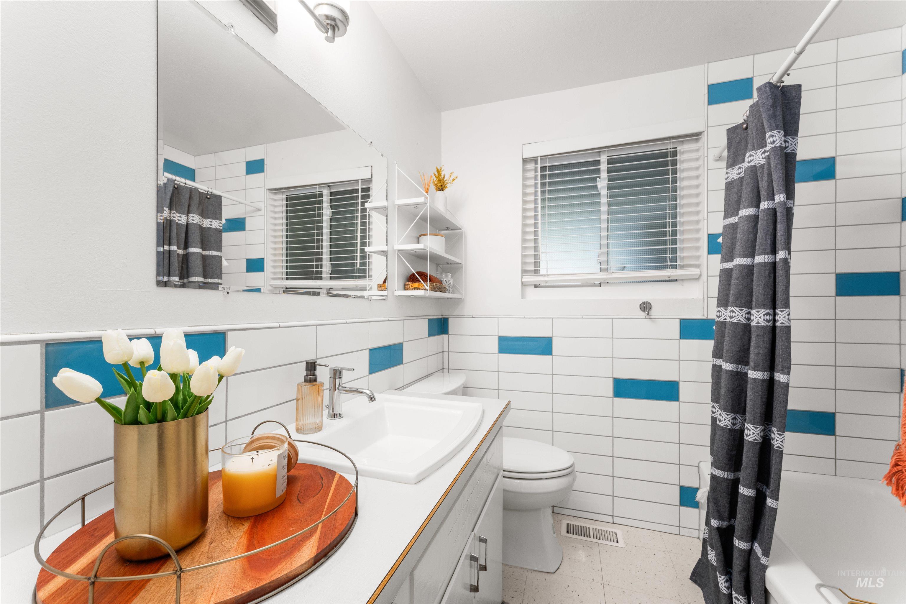 2500 N 32nd St, Boise, Idaho 83703, 3 Bedrooms, 1 Bathroom, Residential For Sale, Price $547,000,MLS 98983244