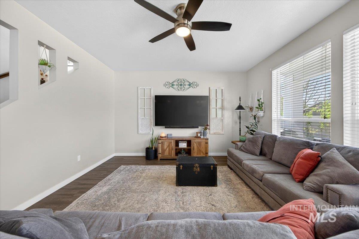 3053 W Tango Creek St., Meridian, Idaho 83646, 5 Bedrooms, 2.5 Bathrooms, Residential For Sale, Price $599,000,MLS 98983245