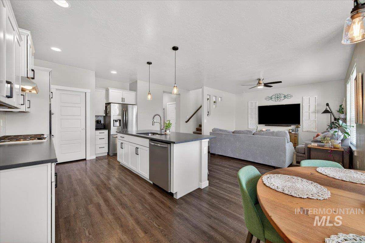 3053 W Tango Creek St., Meridian, Idaho 83646, 5 Bedrooms, 2.5 Bathrooms, Residential For Sale, Price $599,000,MLS 98983245