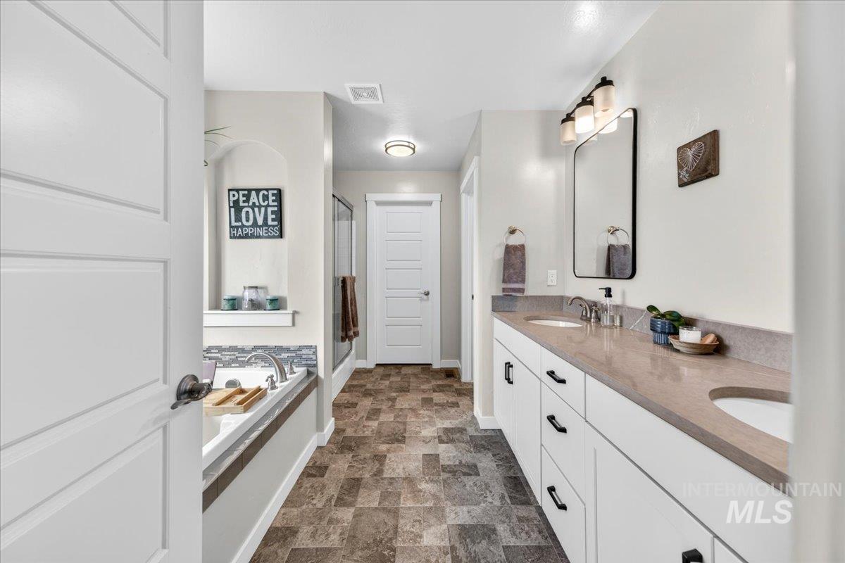 3053 W Tango Creek St., Meridian, Idaho 83646, 5 Bedrooms, 2.5 Bathrooms, Residential For Sale, Price $599,000,MLS 98983245