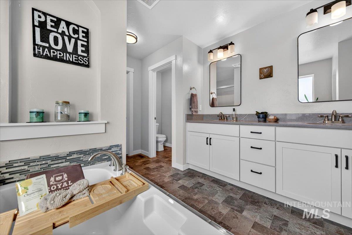 3053 W Tango Creek St., Meridian, Idaho 83646, 5 Bedrooms, 2.5 Bathrooms, Residential For Sale, Price $599,000,MLS 98983245