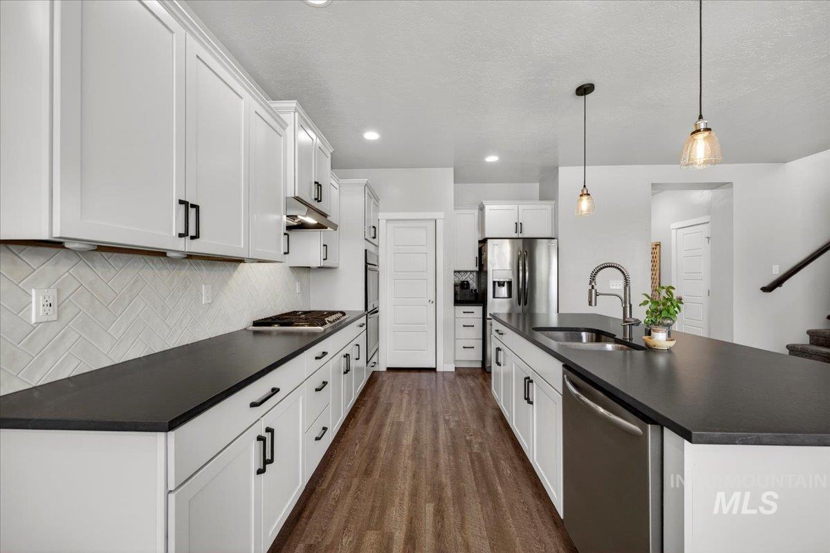 3053 W Tango Creek St., Meridian, Idaho 83646, 5 Bedrooms, 2.5 Bathrooms, Residential For Sale, Price $599,000,MLS 98983245