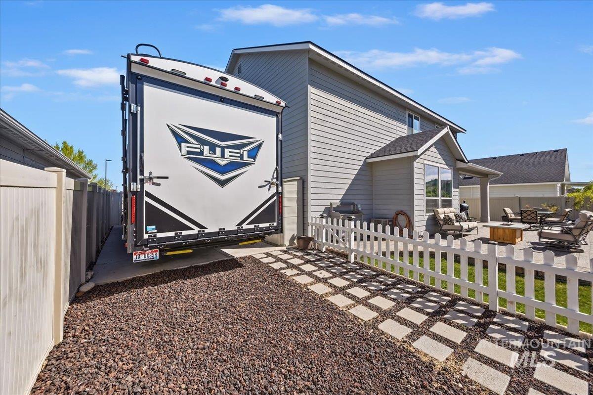 3053 W Tango Creek St., Meridian, Idaho 83646, 5 Bedrooms, 2.5 Bathrooms, Residential For Sale, Price $599,000,MLS 98983245