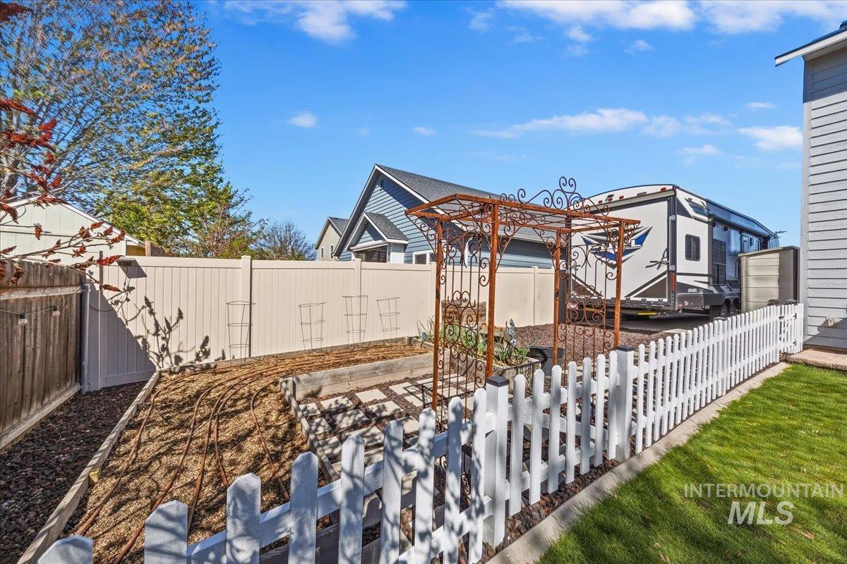 3053 W Tango Creek St., Meridian, Idaho 83646, 5 Bedrooms, 2.5 Bathrooms, Residential For Sale, Price $599,000,MLS 98983245