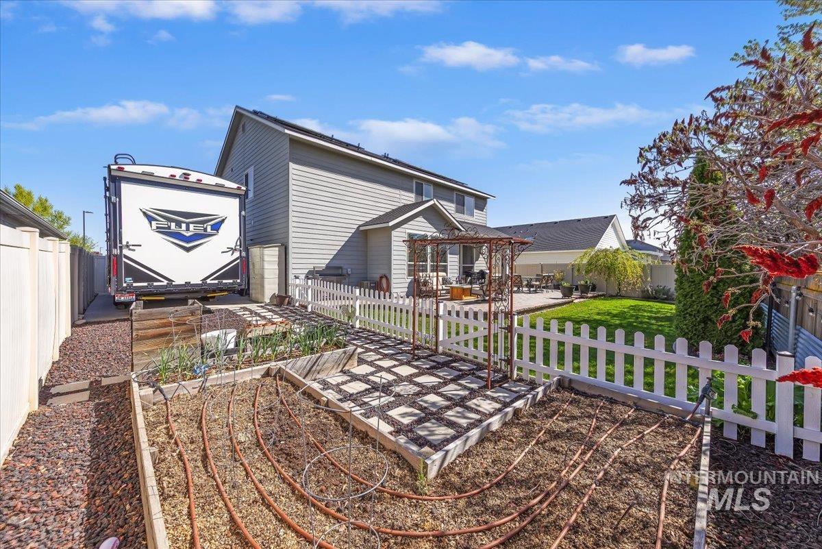 3053 W Tango Creek St., Meridian, Idaho 83646, 5 Bedrooms, 2.5 Bathrooms, Residential For Sale, Price $599,000,MLS 98983245