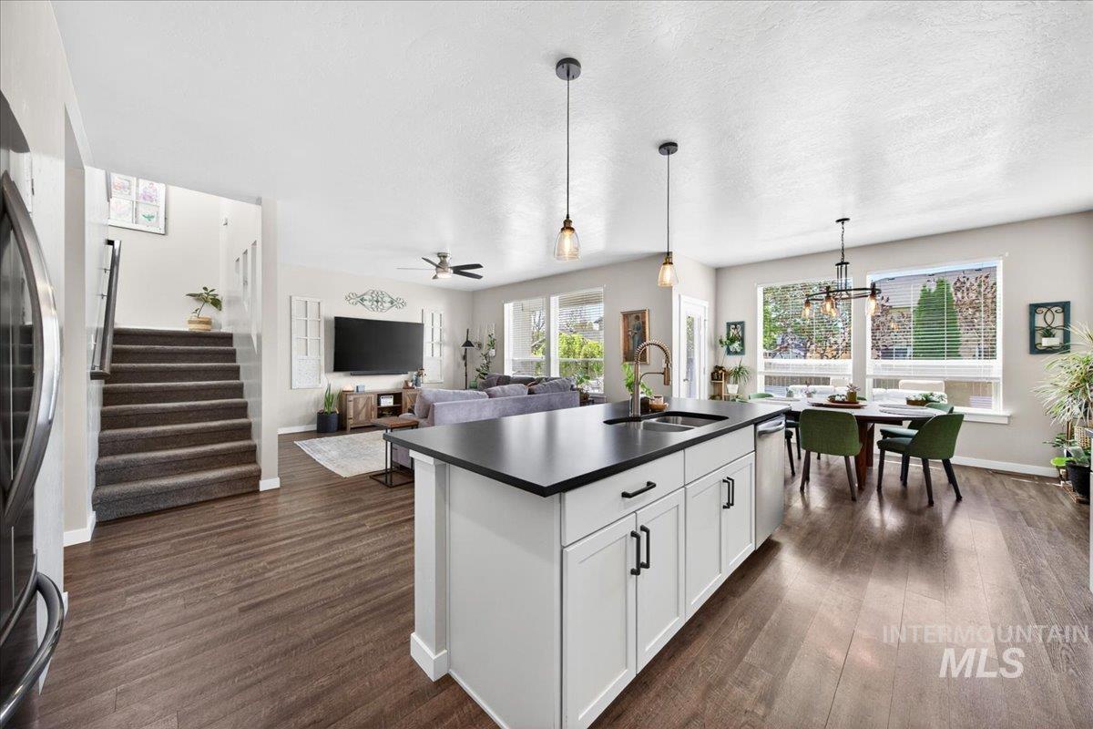 3053 W Tango Creek St., Meridian, Idaho 83646, 5 Bedrooms, 2.5 Bathrooms, Residential For Sale, Price $599,000,MLS 98983245