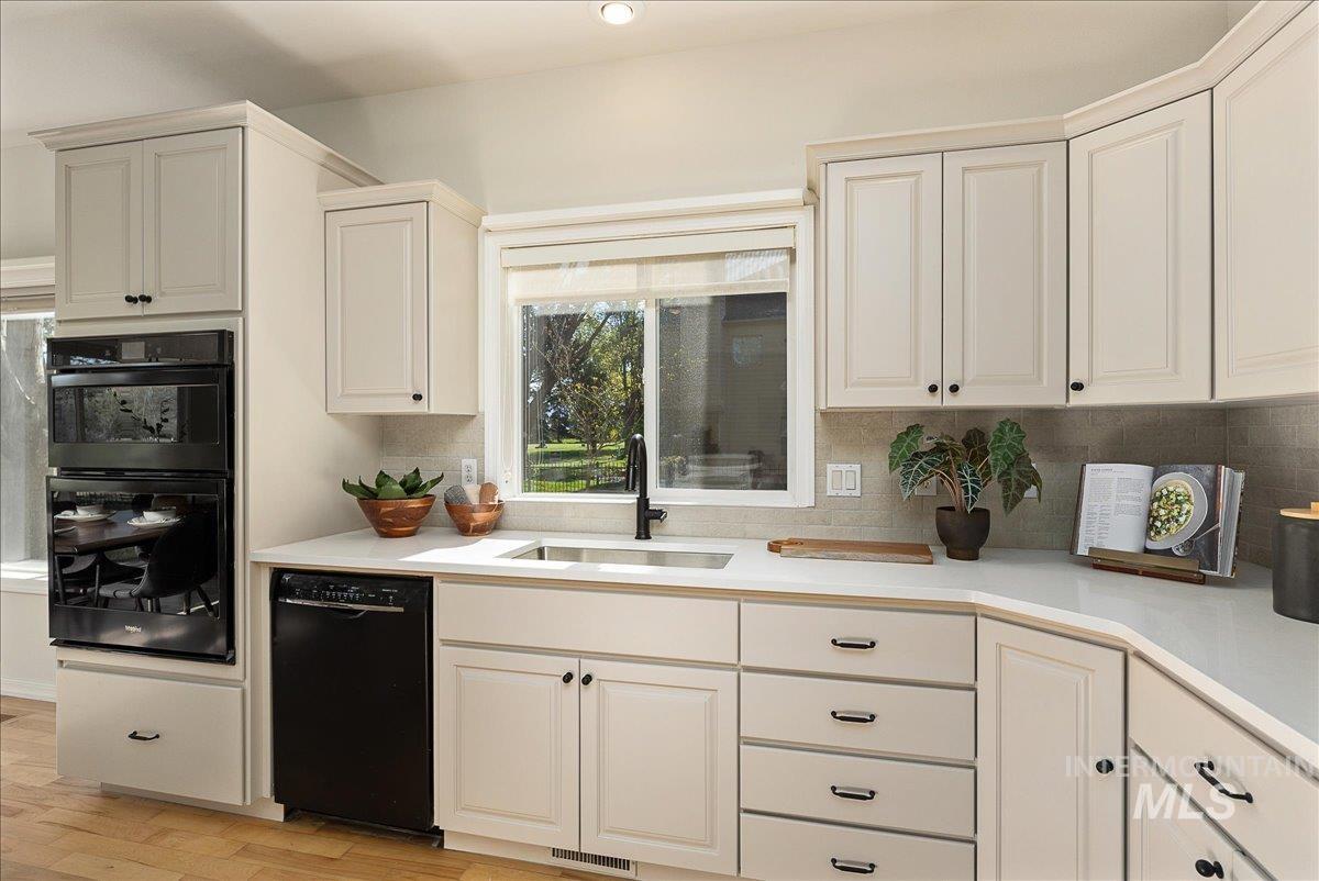 1130 W Colchester Dr, Eagle, Idaho 83616, 4 Bedrooms, 2.5 Bathrooms, Residential For Sale, Price $1,050,000,MLS 98983249