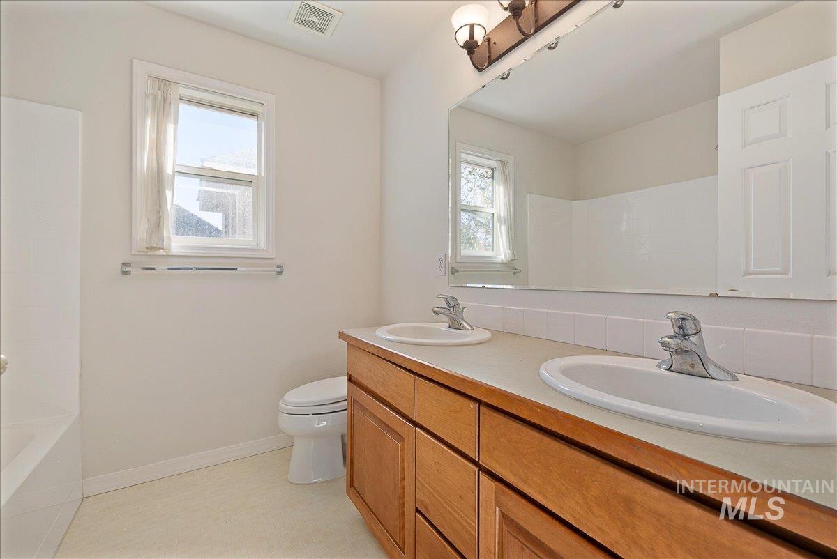 1130 W Colchester Dr, Eagle, Idaho 83616, 4 Bedrooms, 2.5 Bathrooms, Residential For Sale, Price $1,050,000,MLS 98983249