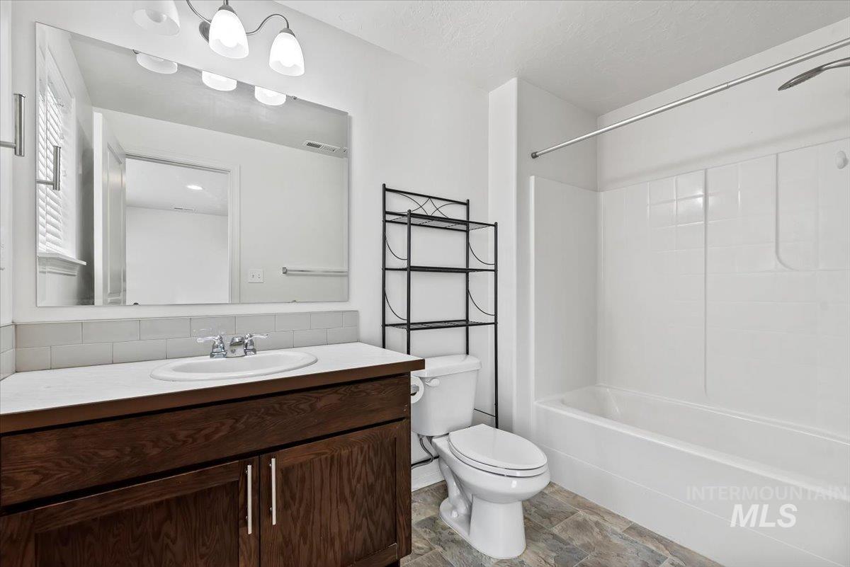 4004 Winged Dove St., Caldwell, Idaho 83605, 4 Bedrooms, 3 Bathrooms, Residential For Sale, Price $429,000,MLS 98983254