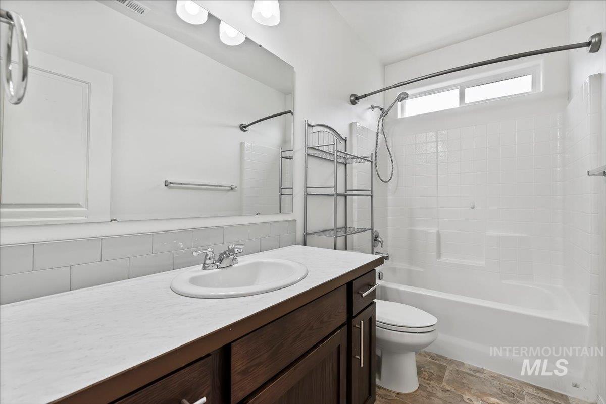 4004 Winged Dove St., Caldwell, Idaho 83605, 4 Bedrooms, 3 Bathrooms, Residential For Sale, Price $429,000,MLS 98983254