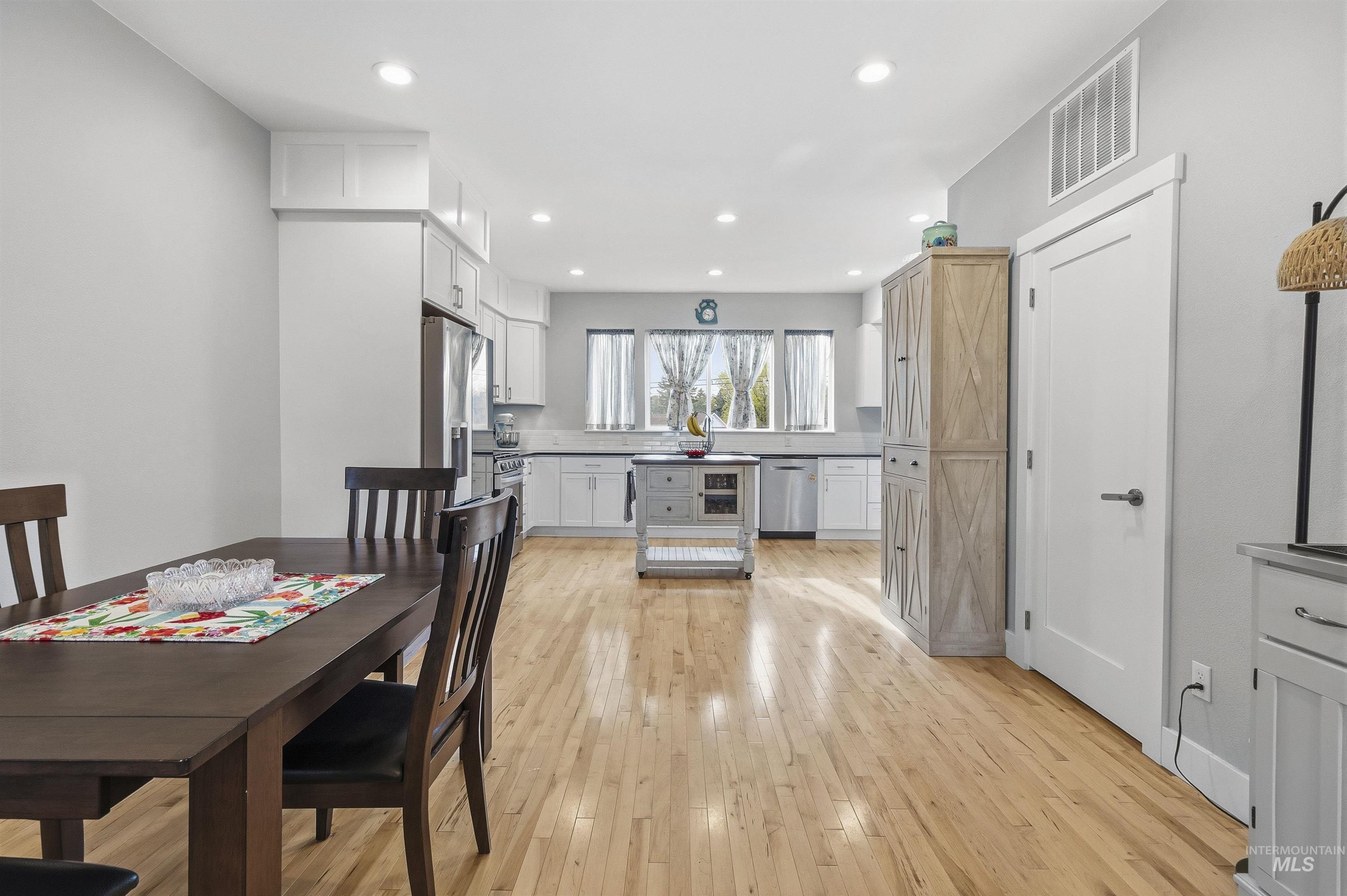 209 Wheatland Court, Moscow, Idaho 83843, 4 Bedrooms, 3 Bathrooms, Residential For Sale, Price $459,000,MLS 98983255