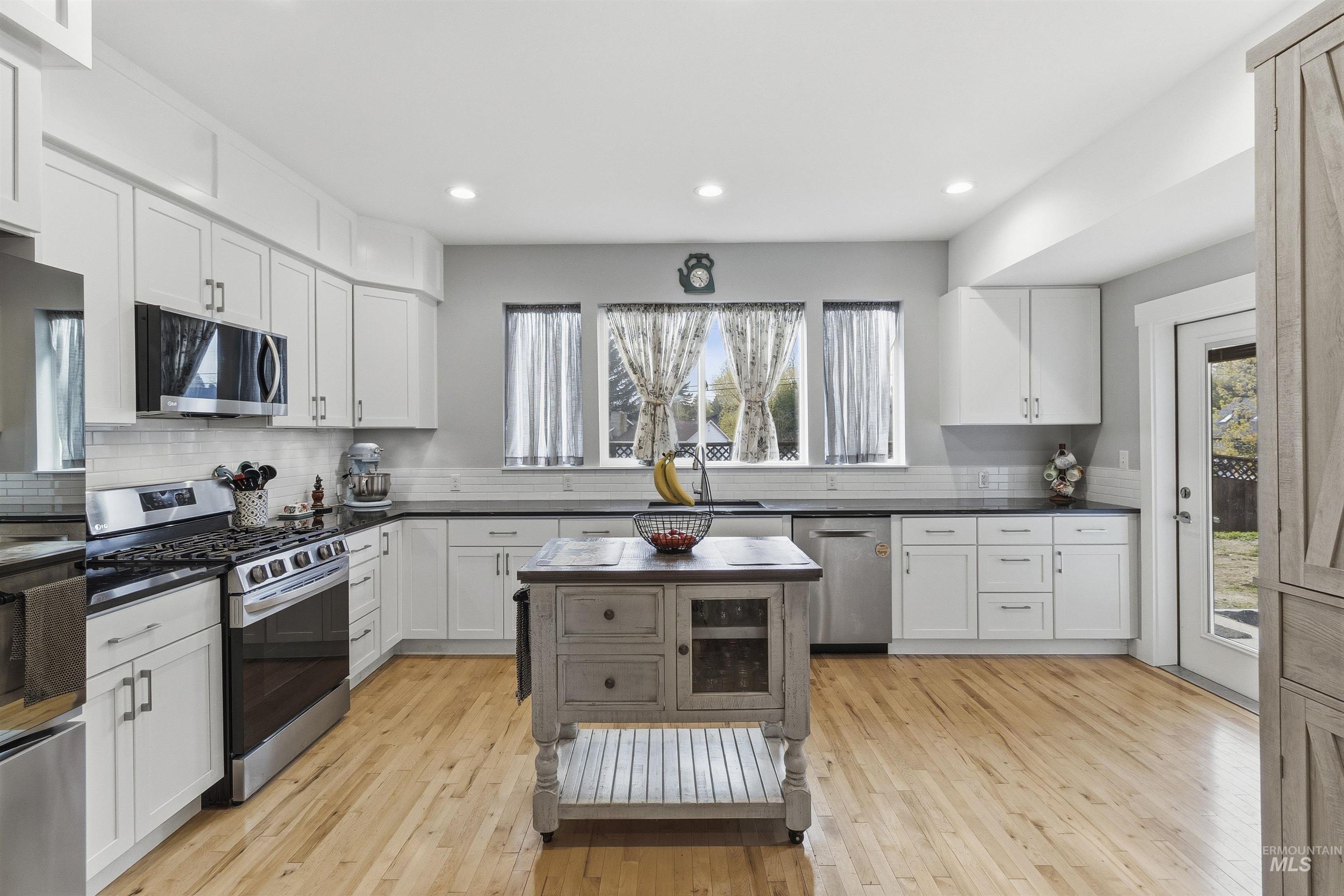 209 Wheatland Court, Moscow, Idaho 83843, 4 Bedrooms, 3 Bathrooms, Residential For Sale, Price $459,000,MLS 98983255