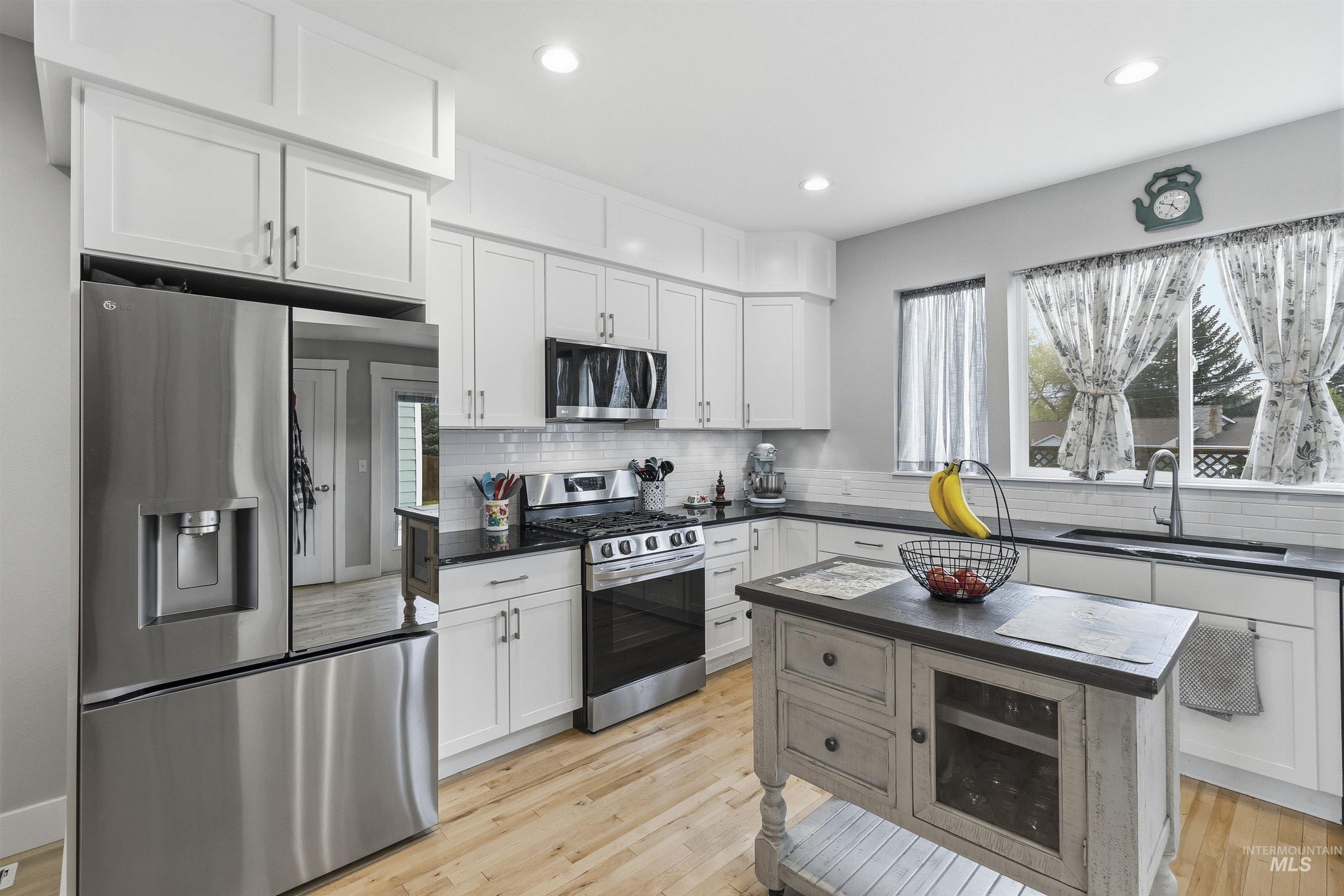 209 Wheatland Court, Moscow, Idaho 83843, 4 Bedrooms, 3 Bathrooms, Residential For Sale, Price $459,000,MLS 98983255