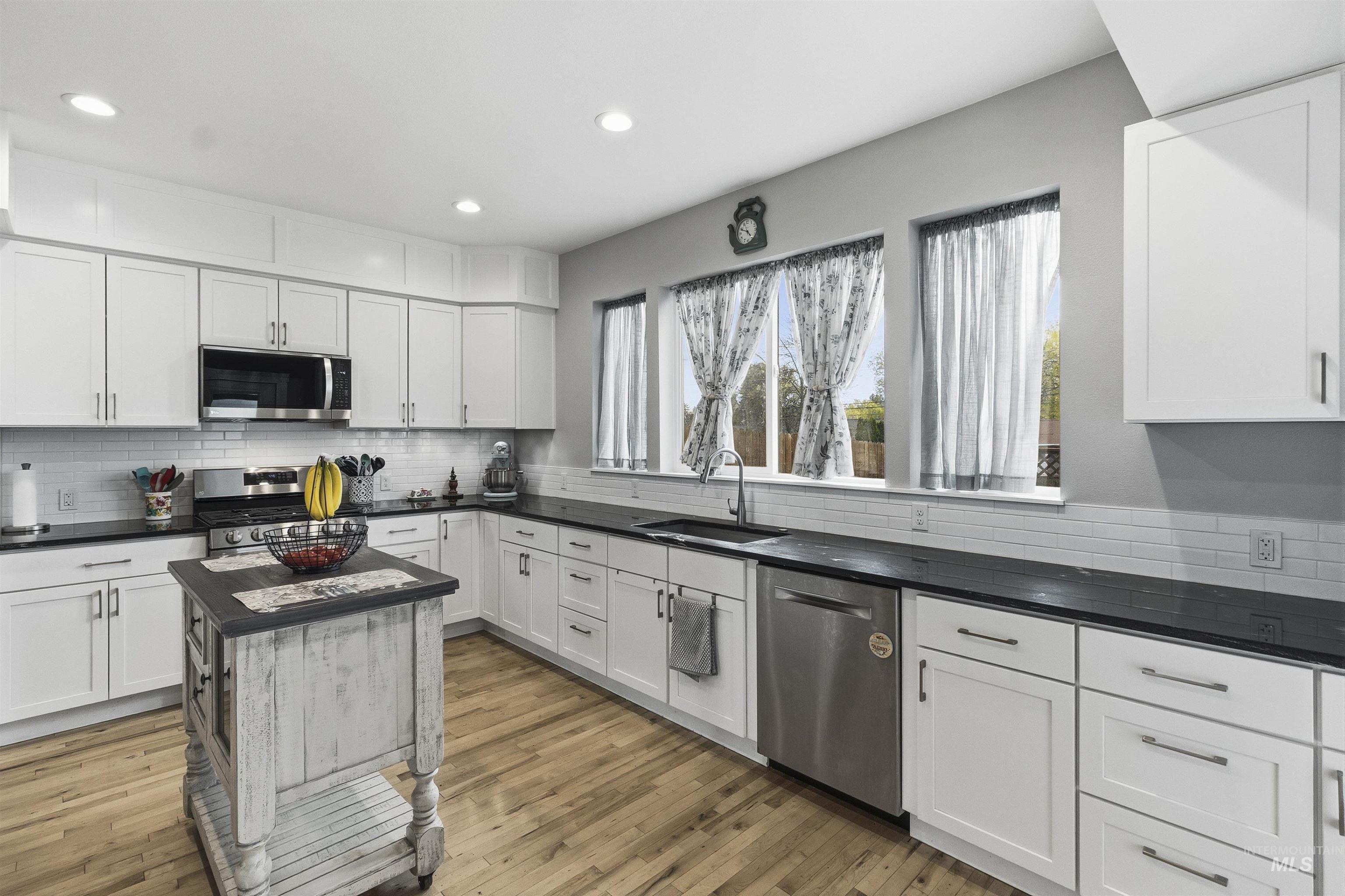 209 Wheatland Court, Moscow, Idaho 83843, 4 Bedrooms, 3 Bathrooms, Residential For Sale, Price $459,000,MLS 98983255