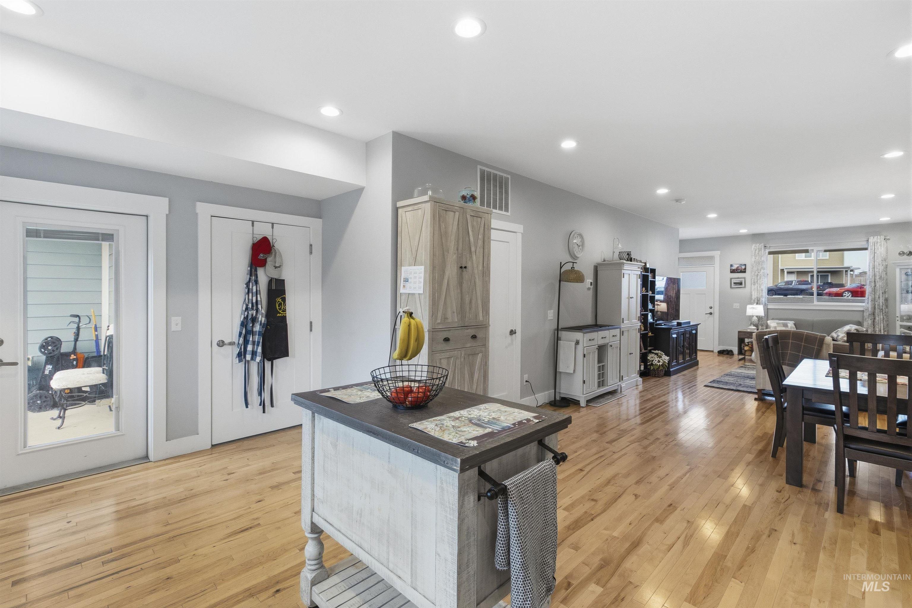 209 Wheatland Court, Moscow, Idaho 83843, 4 Bedrooms, 3 Bathrooms, Residential For Sale, Price $459,000,MLS 98983255