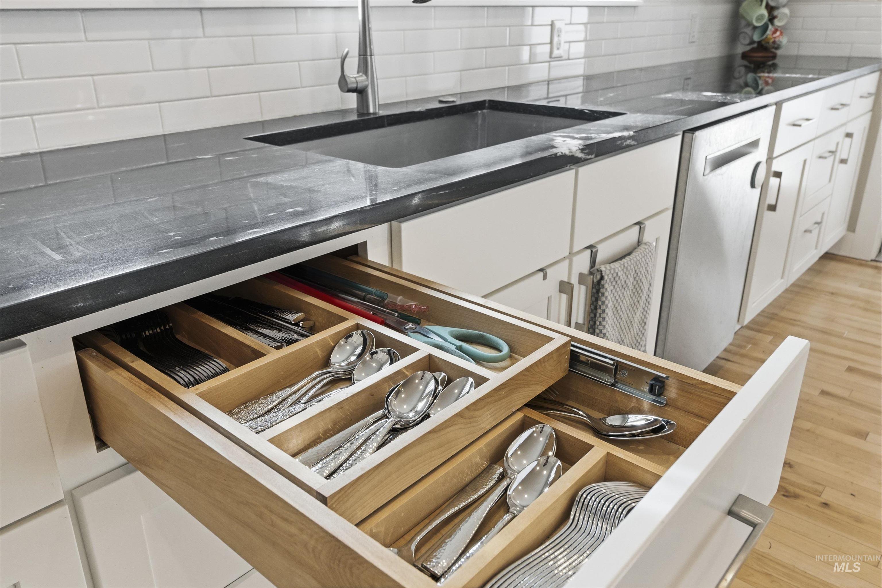 209 Wheatland Court, Moscow, Idaho 83843, 4 Bedrooms, 3 Bathrooms, Residential For Sale, Price $459,000,MLS 98983255