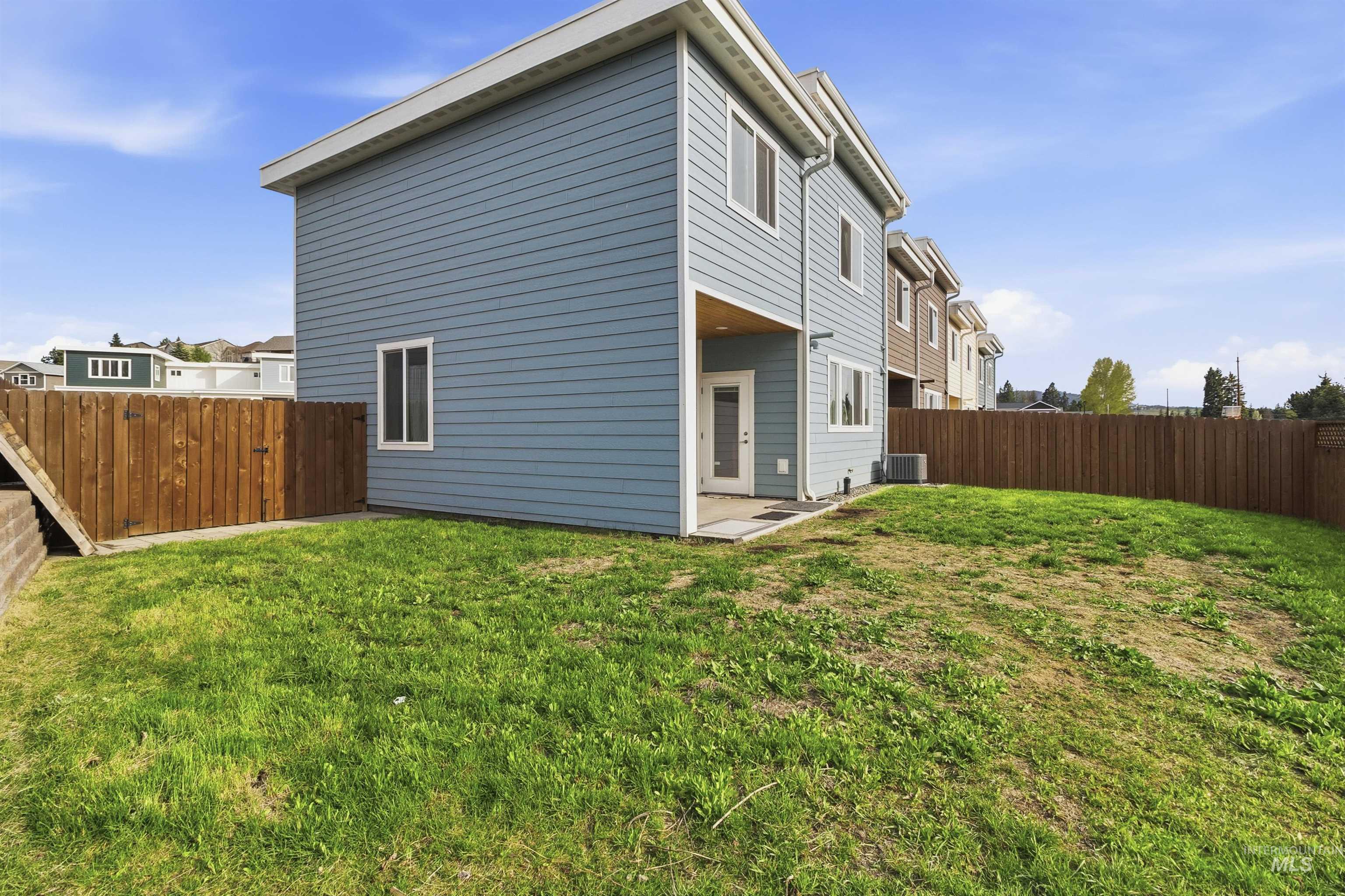 209 Wheatland Court, Moscow, Idaho 83843, 4 Bedrooms, 3 Bathrooms, Residential For Sale, Price $459,000,MLS 98983255