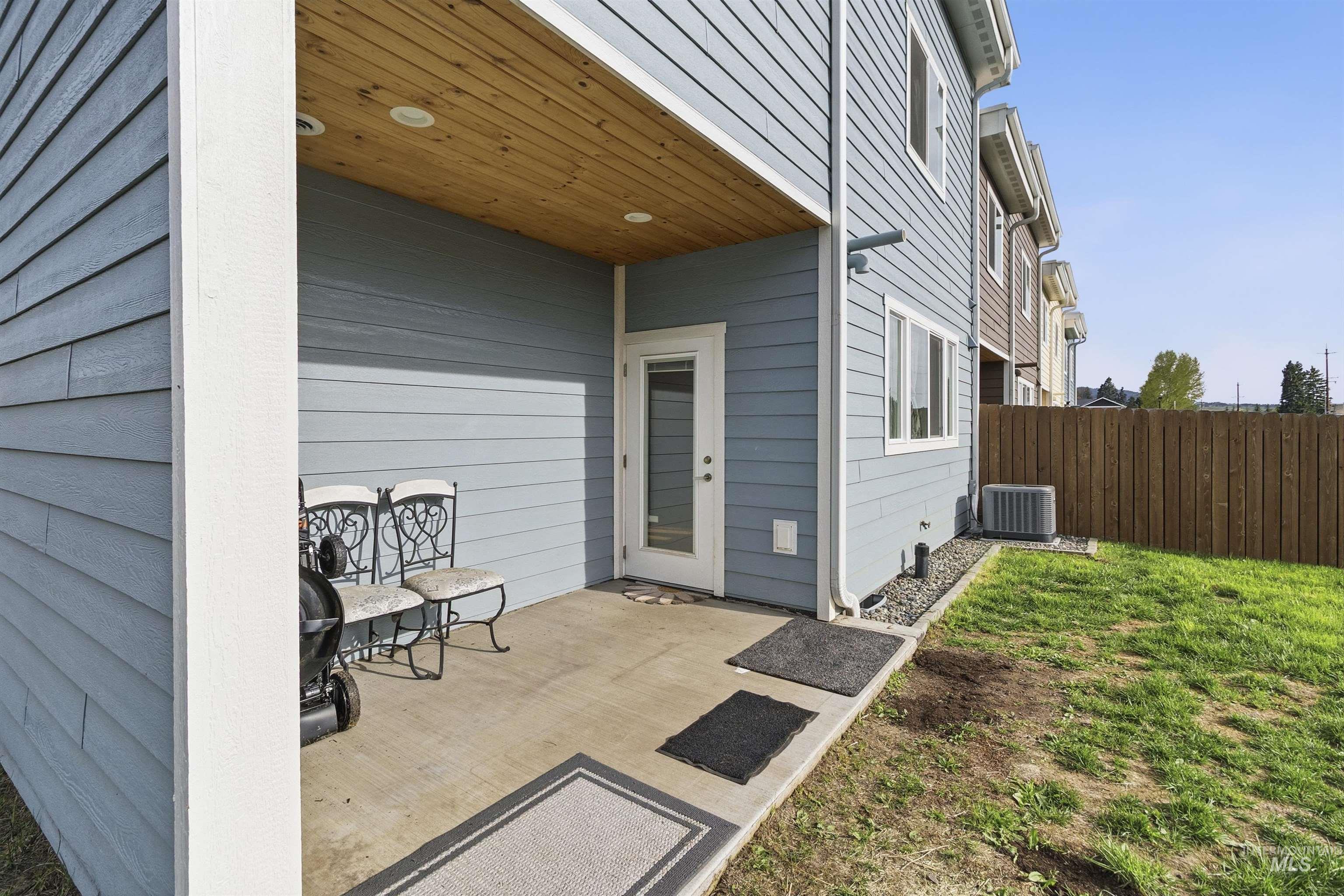 209 Wheatland Court, Moscow, Idaho 83843, 4 Bedrooms, 3 Bathrooms, Residential For Sale, Price $459,000,MLS 98983255