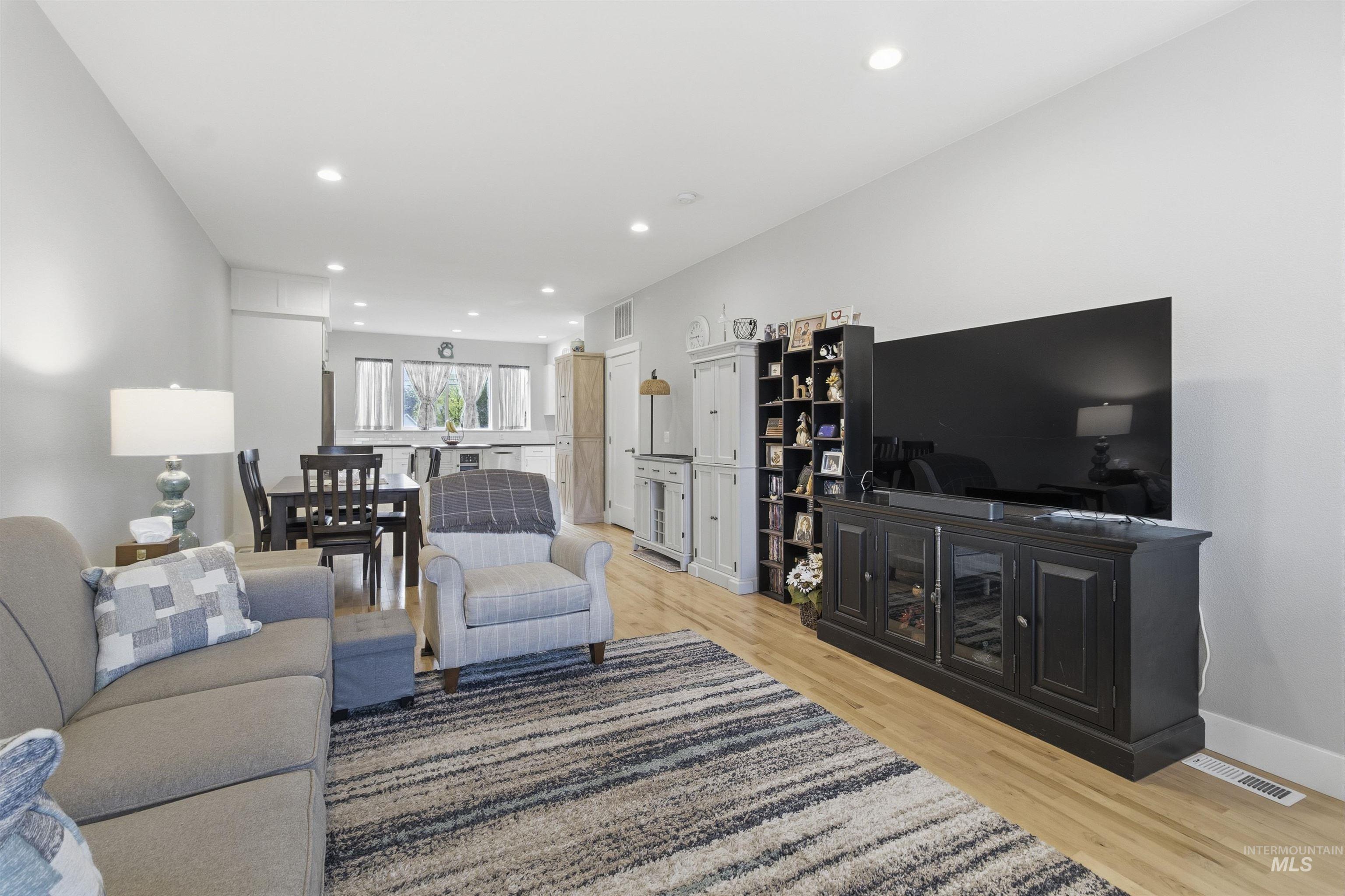 209 Wheatland Court, Moscow, Idaho 83843, 4 Bedrooms, 3 Bathrooms, Residential For Sale, Price $459,000,MLS 98983255