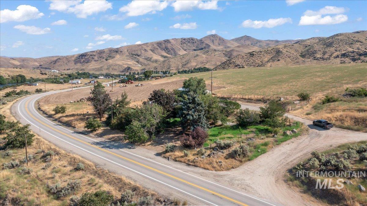 11980 N Highway 52, Horseshoe Bend, Idaho 83629, 6 Bedrooms, 3 Bathrooms, Residential For Sale, Price $695,000,MLS 98983257
