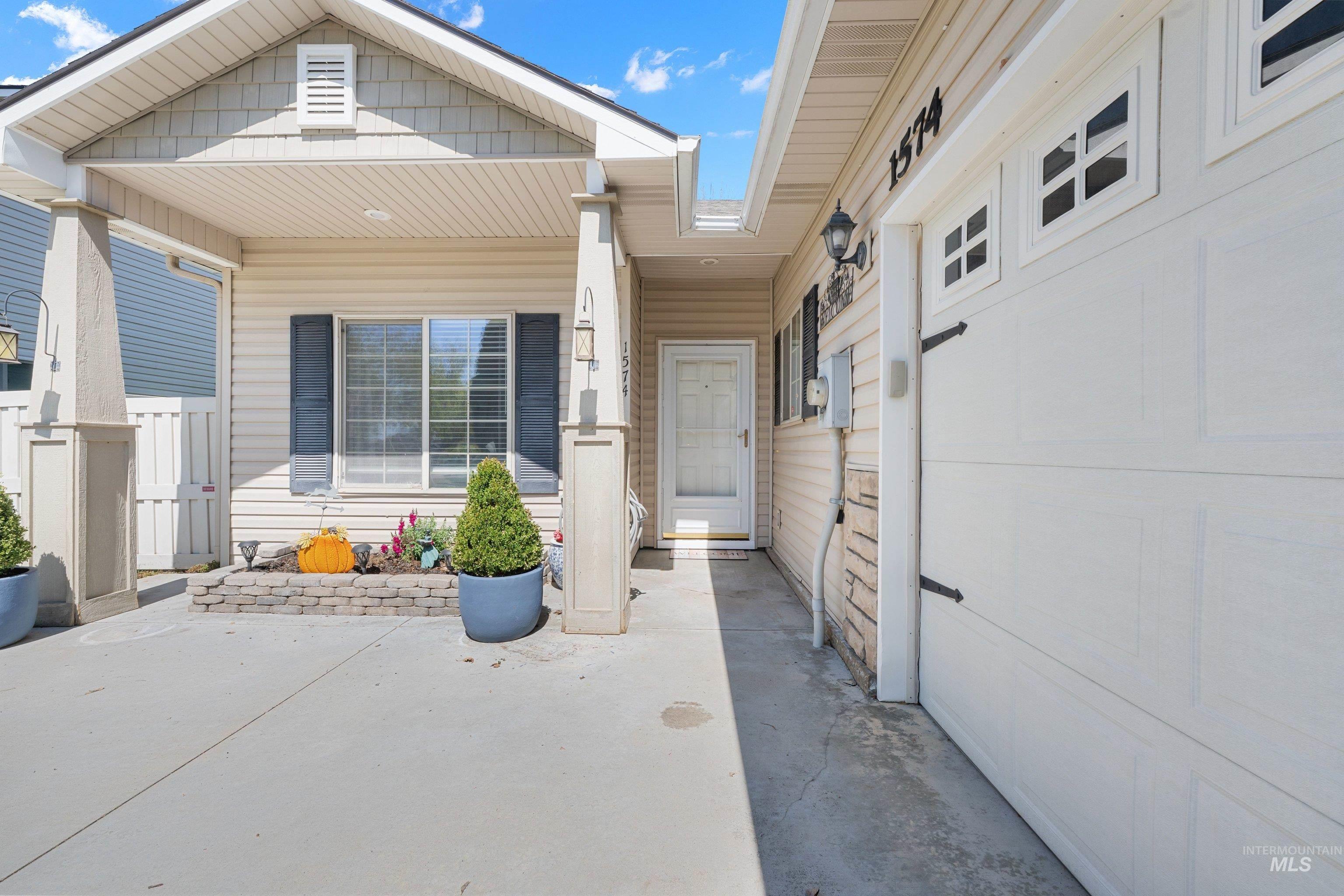 1574 N Wintertree Avenue, Meridian, Idaho 83642, 3 Bedrooms, 2 Bathrooms, Residential For Sale, Price $415,000,MLS 98983259