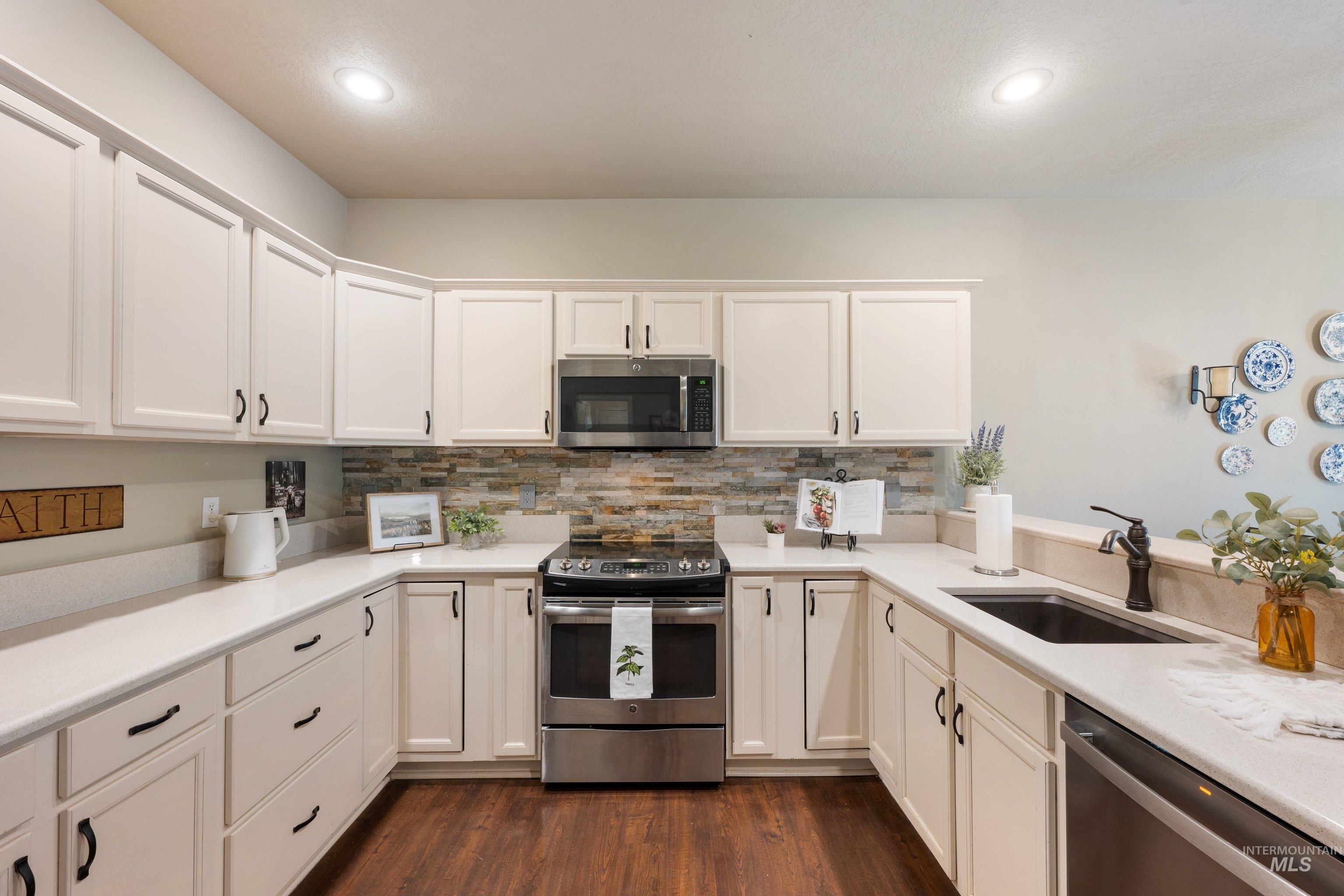 1574 N Wintertree Avenue, Meridian, Idaho 83642, 3 Bedrooms, 2 Bathrooms, Residential For Sale, Price $415,000,MLS 98983259