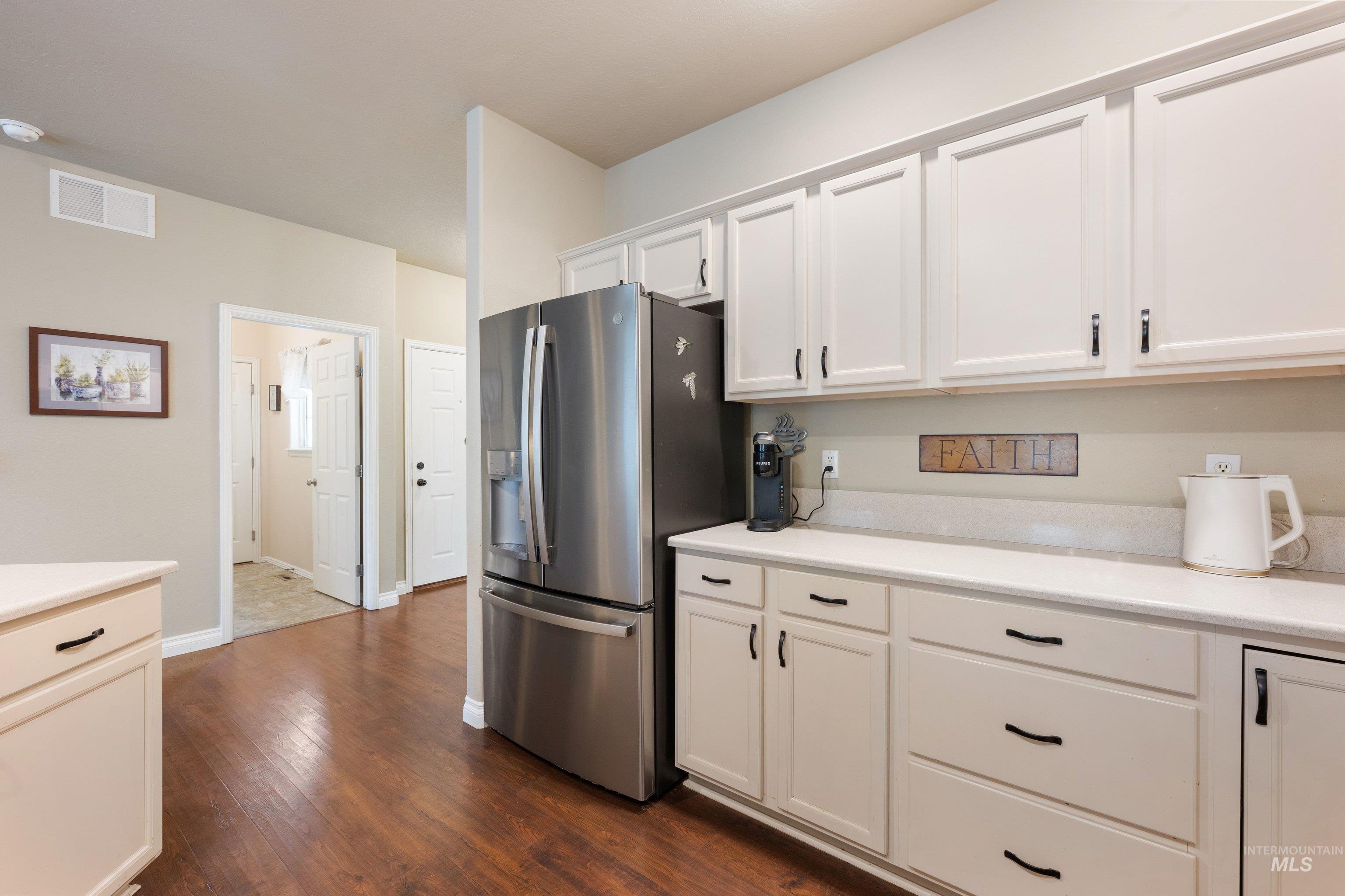 1574 N Wintertree Avenue, Meridian, Idaho 83642, 3 Bedrooms, 2 Bathrooms, Residential For Sale, Price $415,000,MLS 98983259