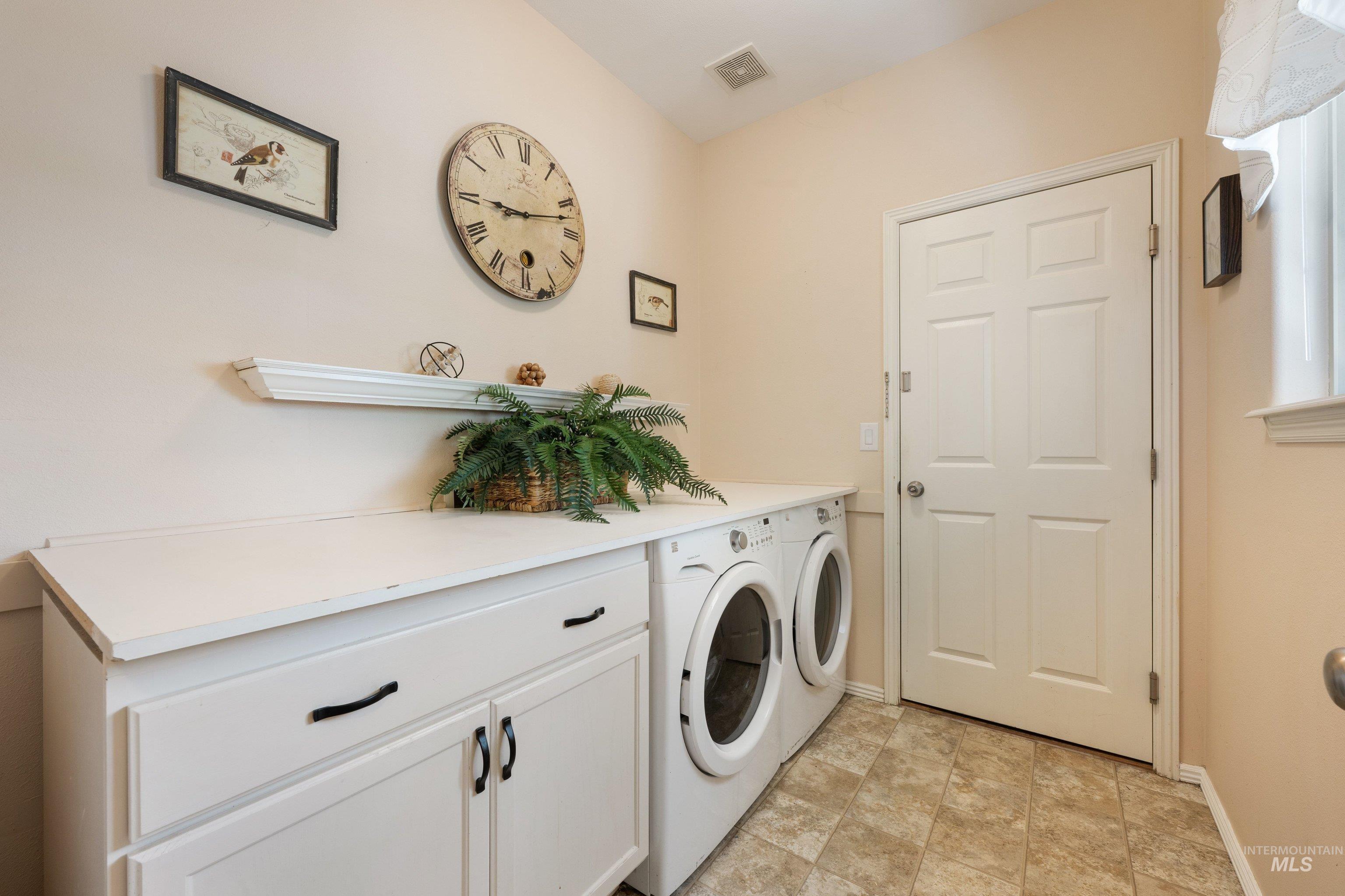 1574 N Wintertree Avenue, Meridian, Idaho 83642, 3 Bedrooms, 2 Bathrooms, Residential For Sale, Price $415,000,MLS 98983259