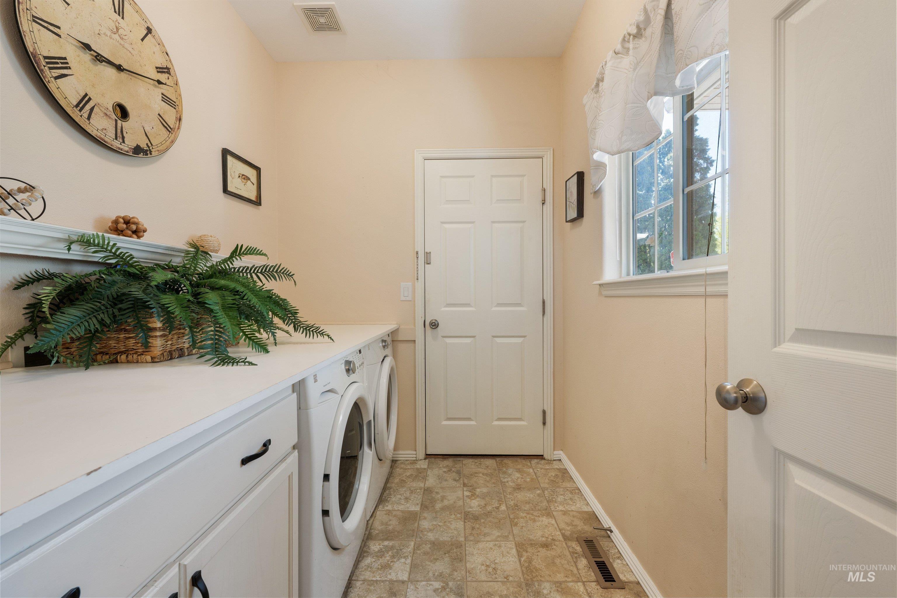 1574 N Wintertree Avenue, Meridian, Idaho 83642, 3 Bedrooms, 2 Bathrooms, Residential For Sale, Price $415,000,MLS 98983259