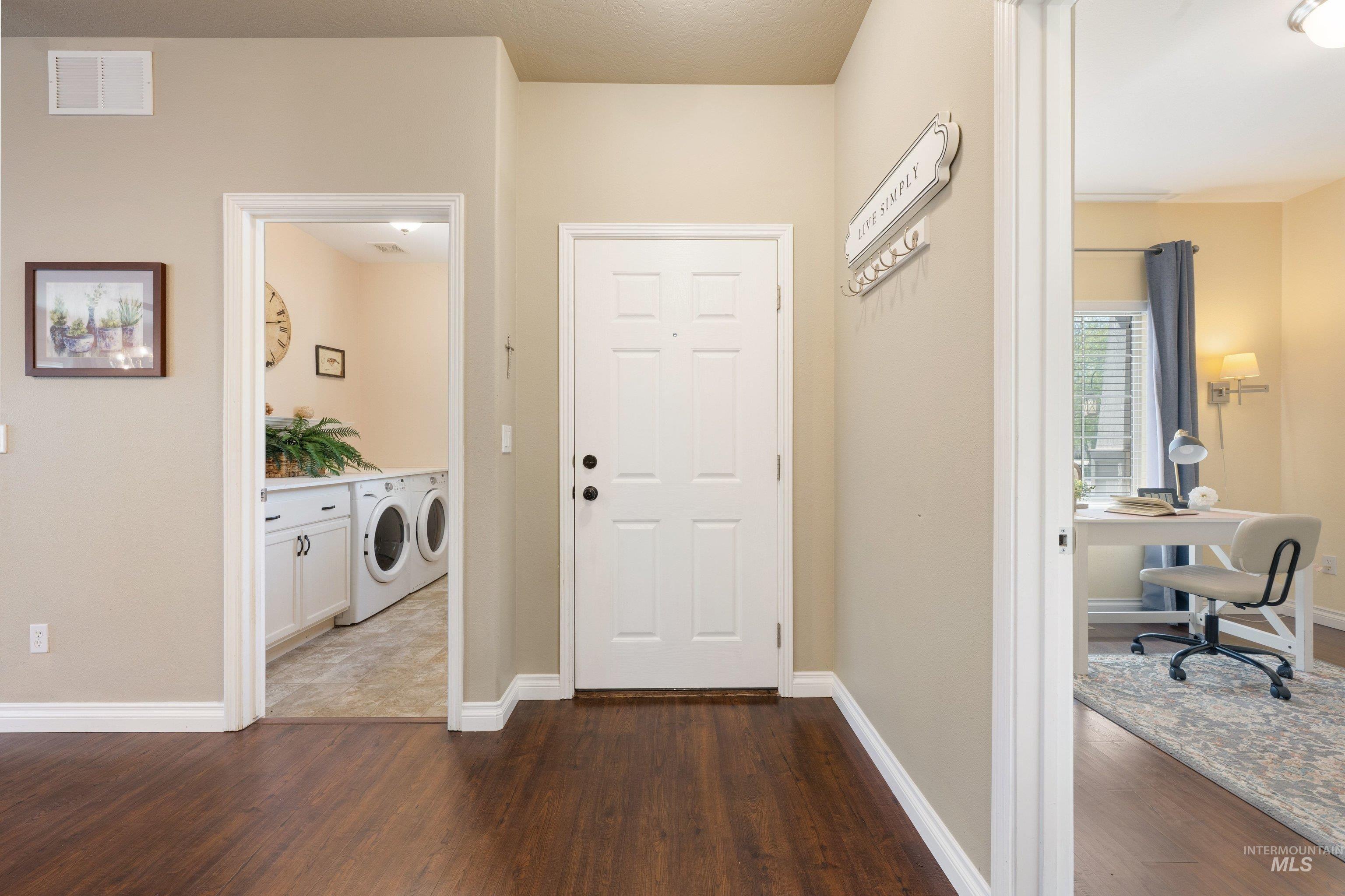 1574 N Wintertree Avenue, Meridian, Idaho 83642, 3 Bedrooms, 2 Bathrooms, Residential For Sale, Price $415,000,MLS 98983259