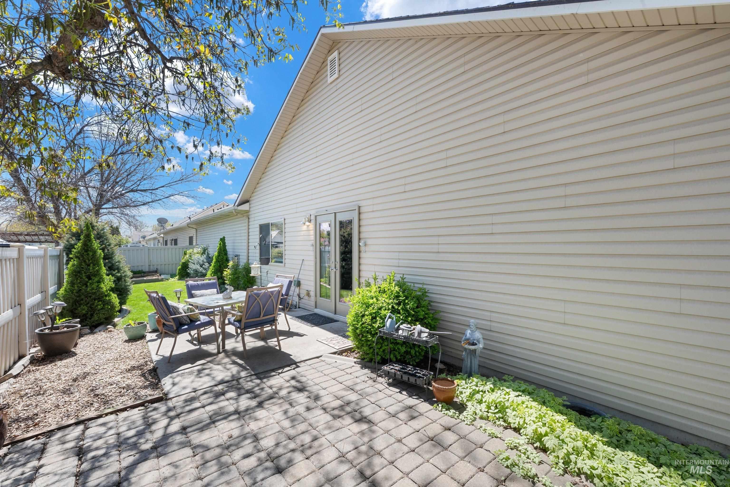 1574 N Wintertree Avenue, Meridian, Idaho 83642, 3 Bedrooms, 2 Bathrooms, Residential For Sale, Price $415,000,MLS 98983259