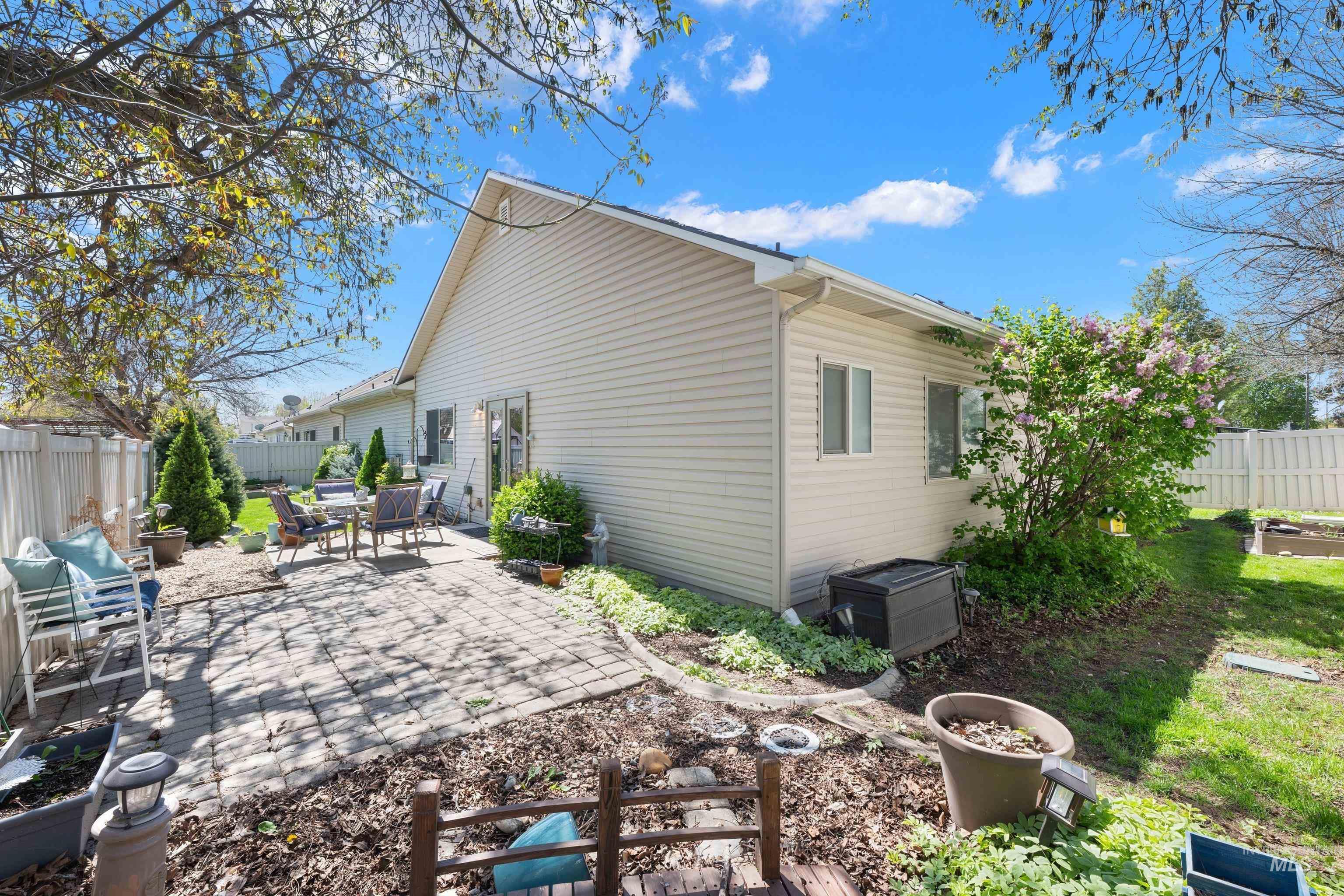 1574 N Wintertree Avenue, Meridian, Idaho 83642, 3 Bedrooms, 2 Bathrooms, Residential For Sale, Price $415,000,MLS 98983259