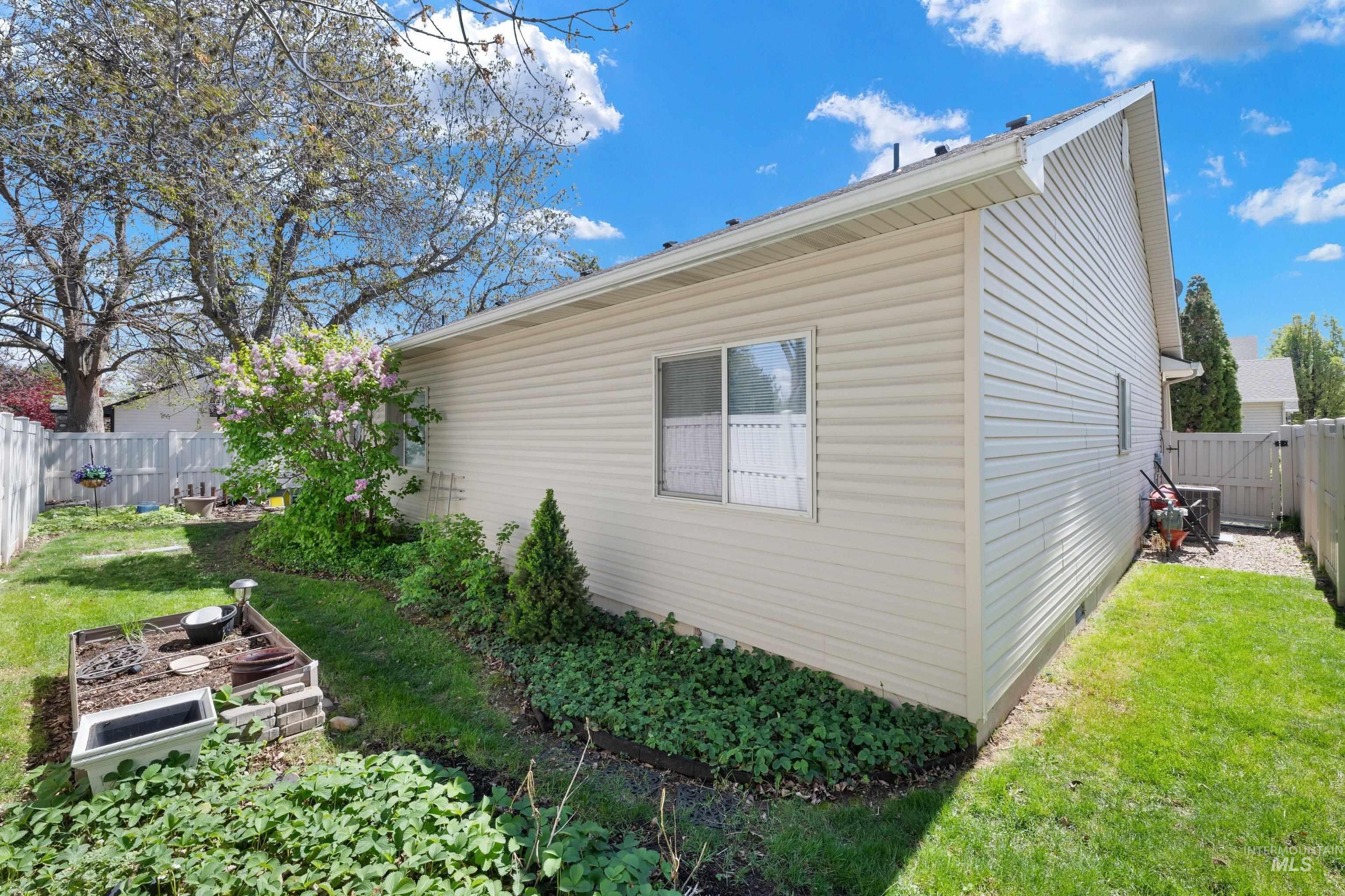 1574 N Wintertree Avenue, Meridian, Idaho 83642, 3 Bedrooms, 2 Bathrooms, Residential For Sale, Price $415,000,MLS 98983259