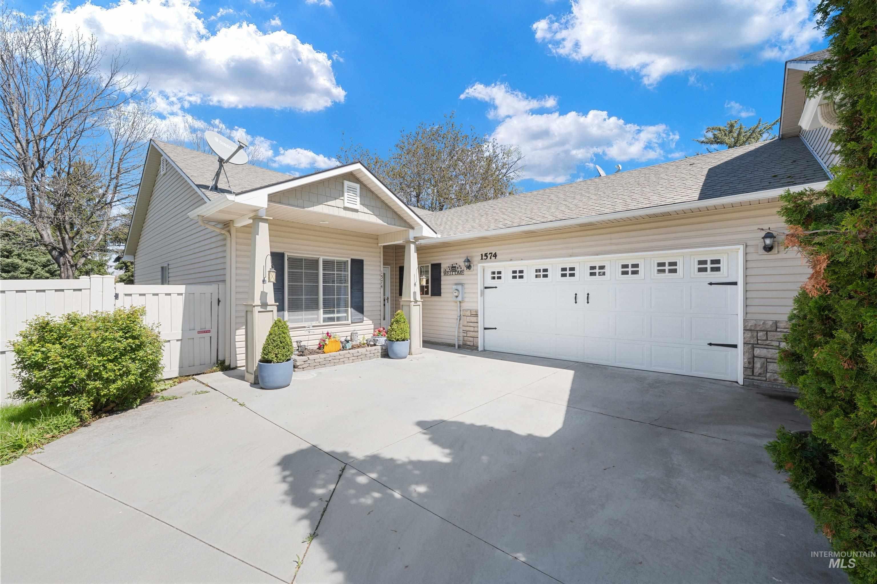 1574 N Wintertree Avenue, Meridian, Idaho 83642, 3 Bedrooms, 2 Bathrooms, Residential For Sale, Price $415,000,MLS 98983259