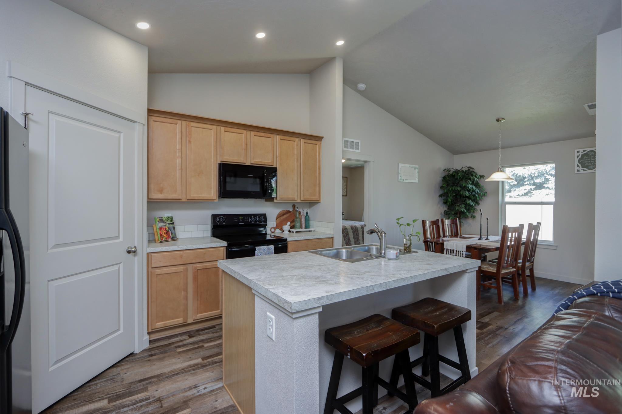 795 N Baldner Point Place, Nampa, Idaho 83651, 3 Bedrooms, 2 Bathrooms, Residential For Sale, Price $349,000,MLS 98983260