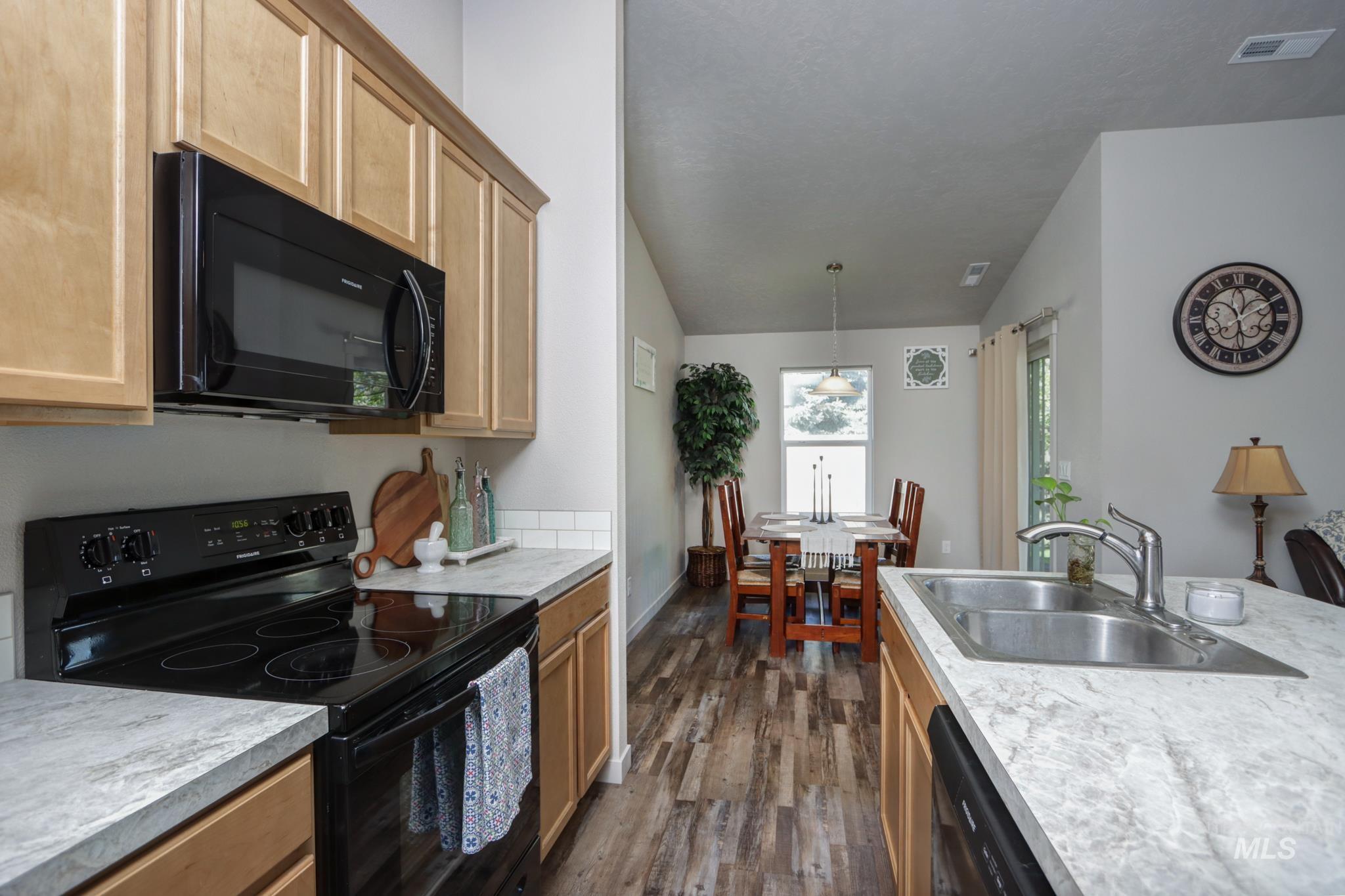 795 N Baldner Point Place, Nampa, Idaho 83651, 3 Bedrooms, 2 Bathrooms, Residential For Sale, Price $349,000,MLS 98983260