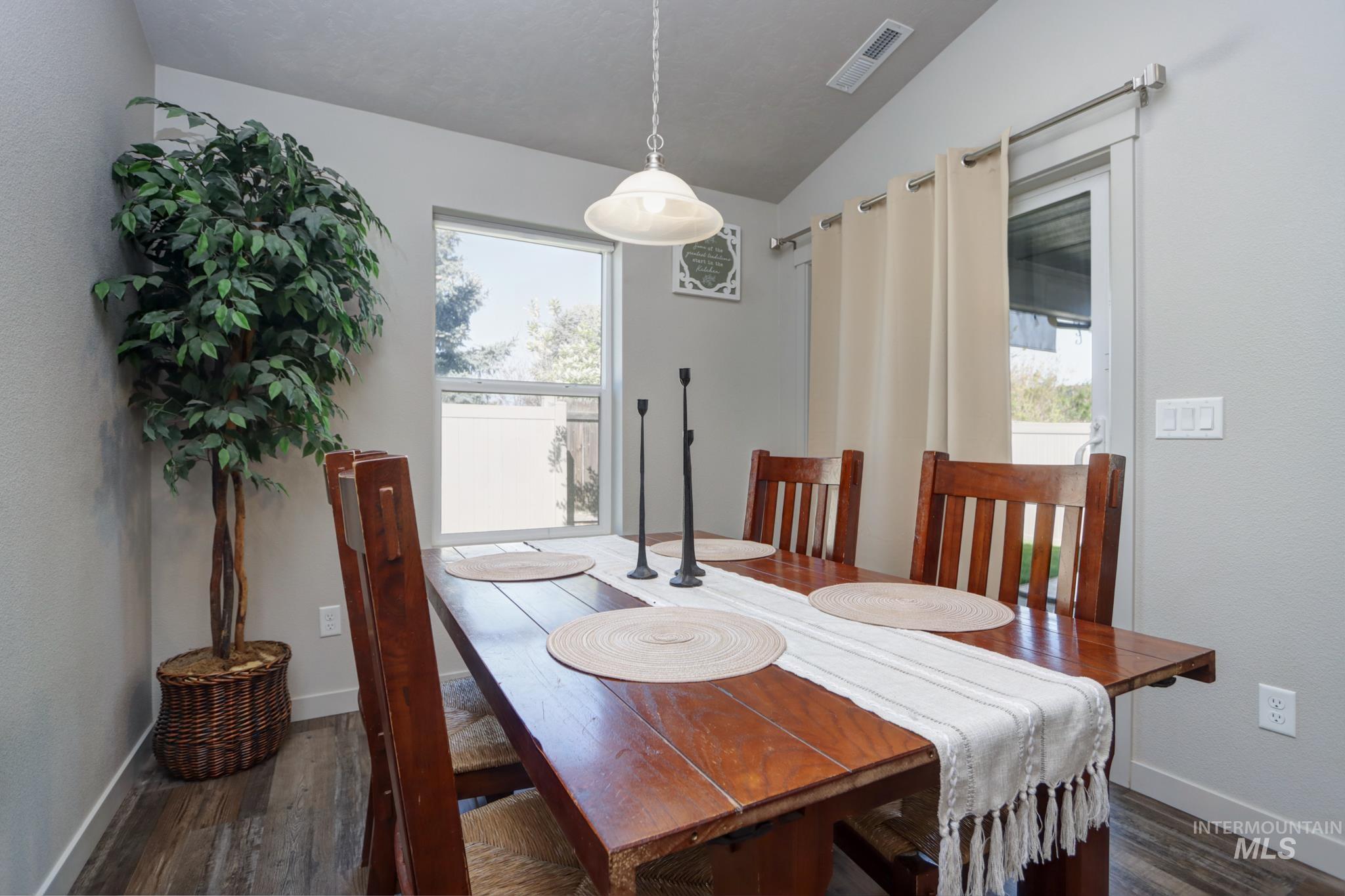 795 N Baldner Point Place, Nampa, Idaho 83651, 3 Bedrooms, 2 Bathrooms, Residential For Sale, Price $349,000,MLS 98983260