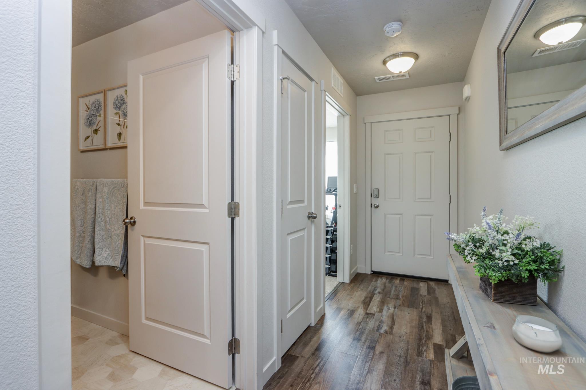 795 N Baldner Point Place, Nampa, Idaho 83651, 3 Bedrooms, 2 Bathrooms, Residential For Sale, Price $349,000,MLS 98983260