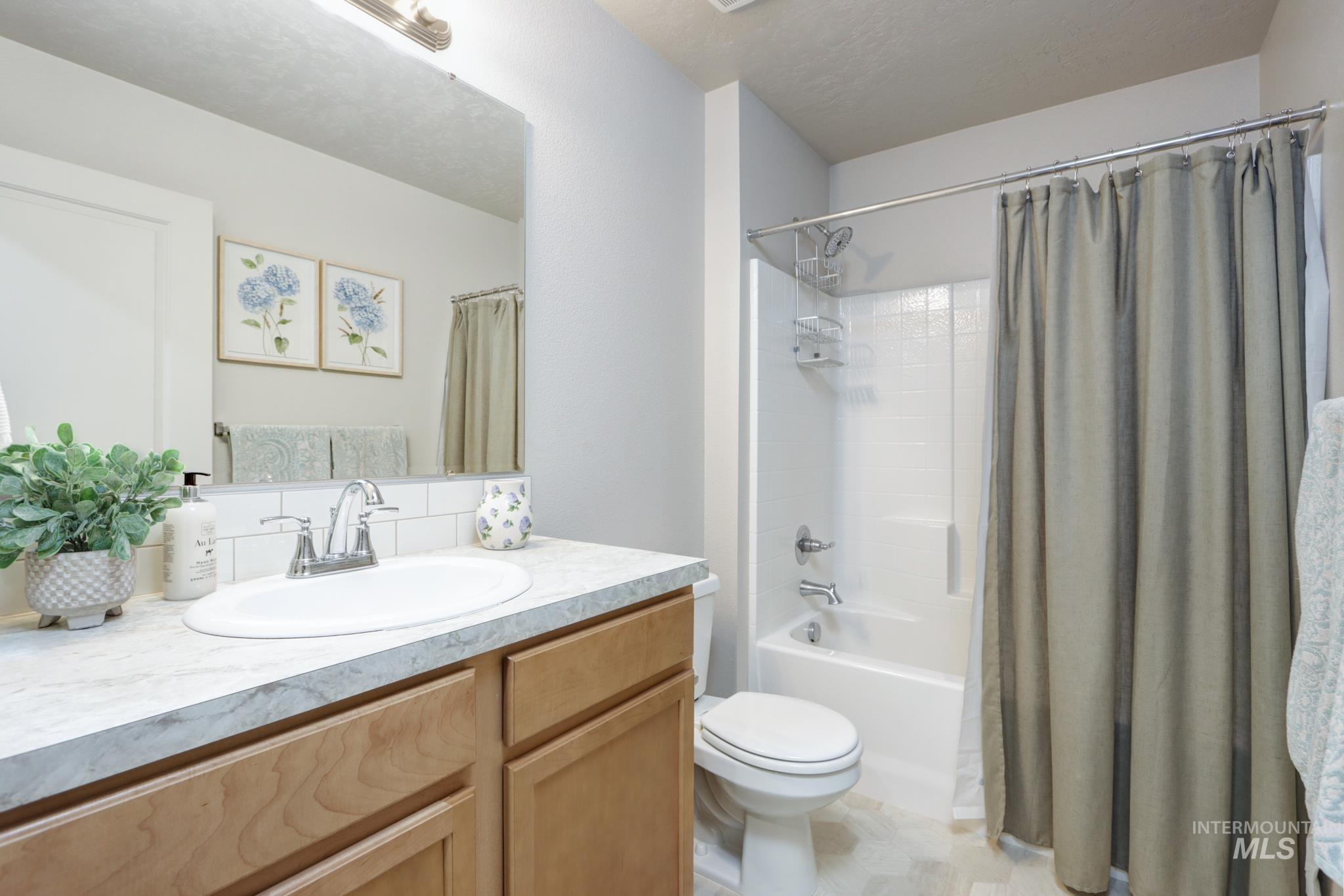 795 N Baldner Point Place, Nampa, Idaho 83651, 3 Bedrooms, 2 Bathrooms, Residential For Sale, Price $349,000,MLS 98983260