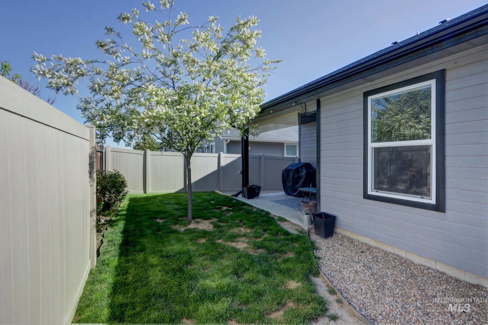 795 N Baldner Point Place, Nampa, Idaho 83651, 3 Bedrooms, 2 Bathrooms, Residential For Sale, Price $349,000,MLS 98983260