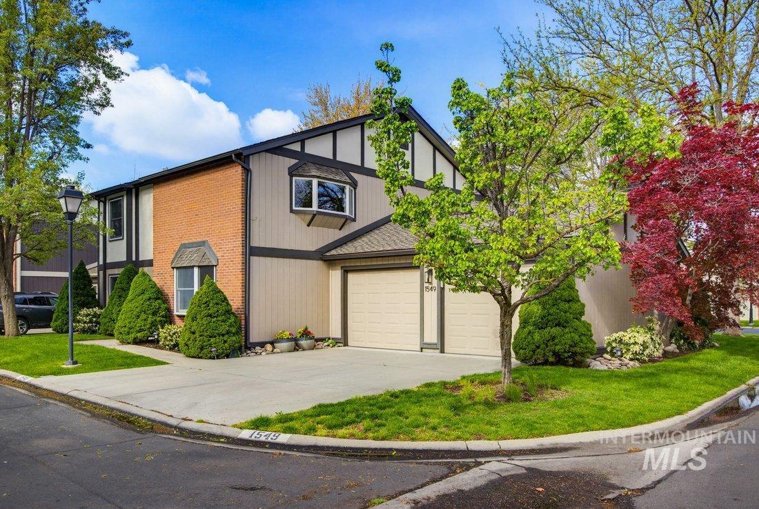 1549 E Lenz Lane, Boise, Idaho 83712, 3 Bedrooms, 2.5 Bathrooms, Residential For Sale, Price $750,000,MLS 98983262