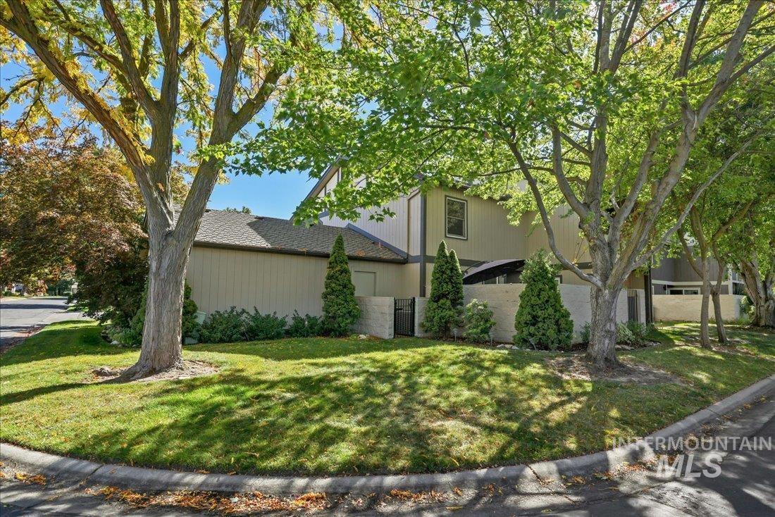 1549 E Lenz Lane, Boise, Idaho 83712, 3 Bedrooms, 2.5 Bathrooms, Residential For Sale, Price $750,000,MLS 98983262