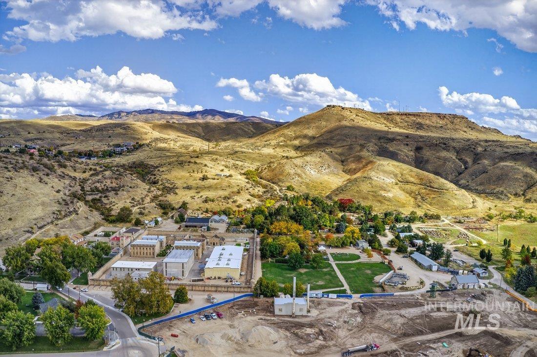 1549 E Lenz Lane, Boise, Idaho 83712, 3 Bedrooms, 2.5 Bathrooms, Residential For Sale, Price $750,000,MLS 98983262