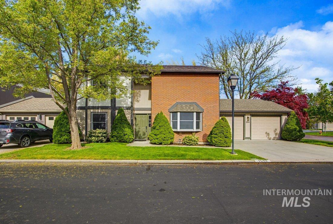 1549 E Lenz Lane, Boise, Idaho 83712, 3 Bedrooms, 2.5 Bathrooms, Residential For Sale, Price $750,000,MLS 98983262