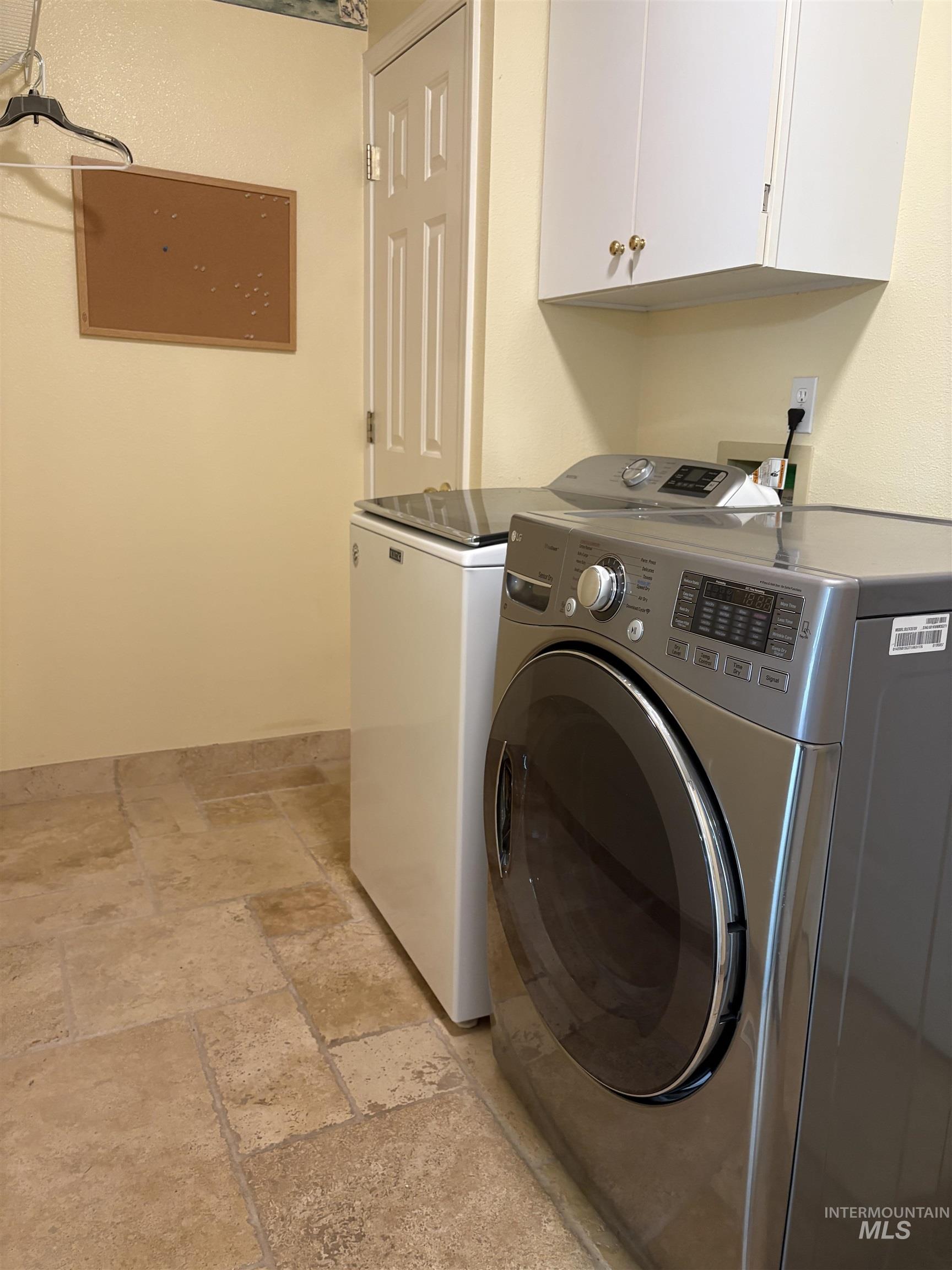 5400 Riffle, Boise, Idaho 83714, 3 Bedrooms, 2.5 Bathrooms, Residential For Sale, Price $679,000,MLS 98983268