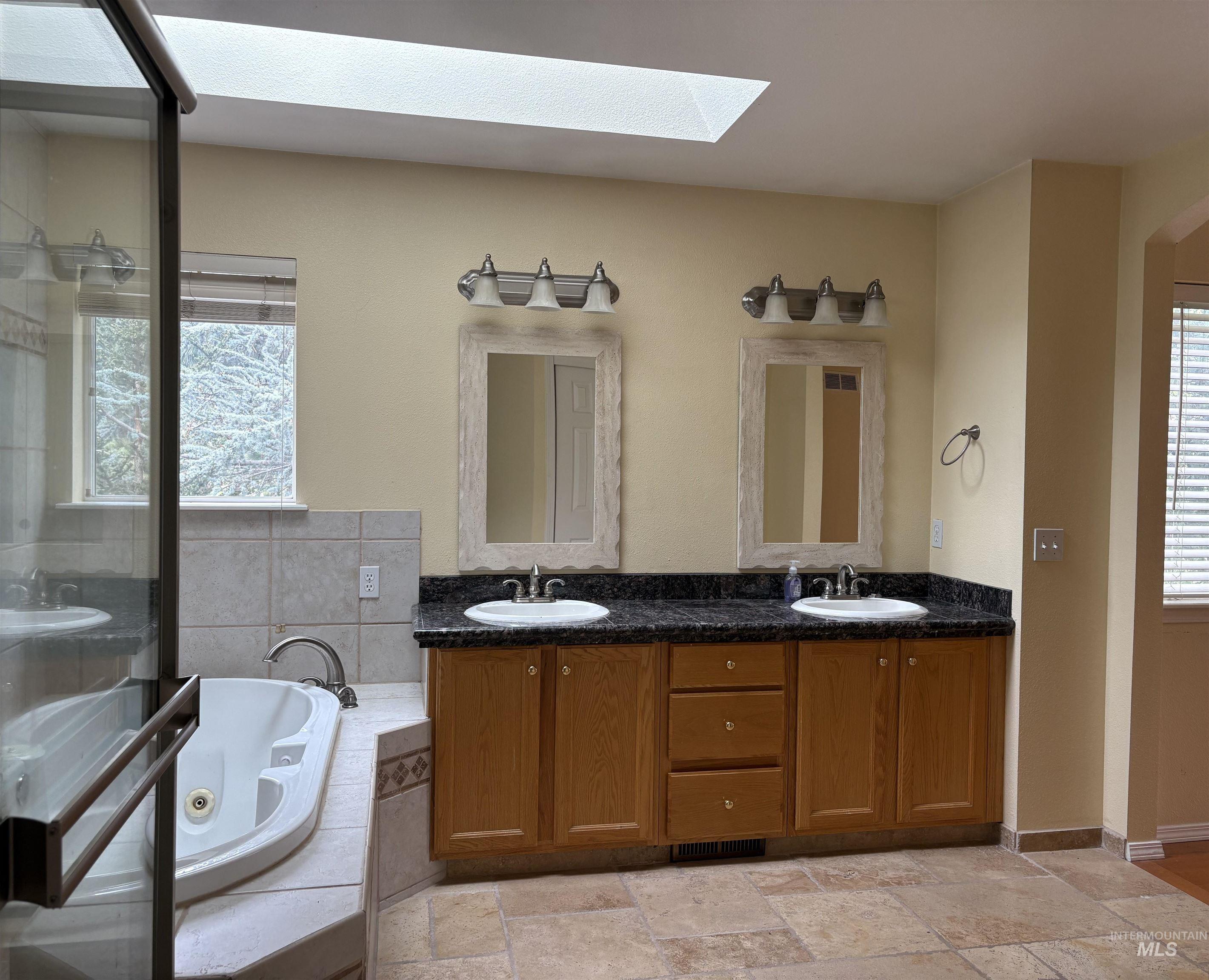 5400 Riffle, Boise, Idaho 83714, 3 Bedrooms, 2.5 Bathrooms, Residential For Sale, Price $679,000,MLS 98983268