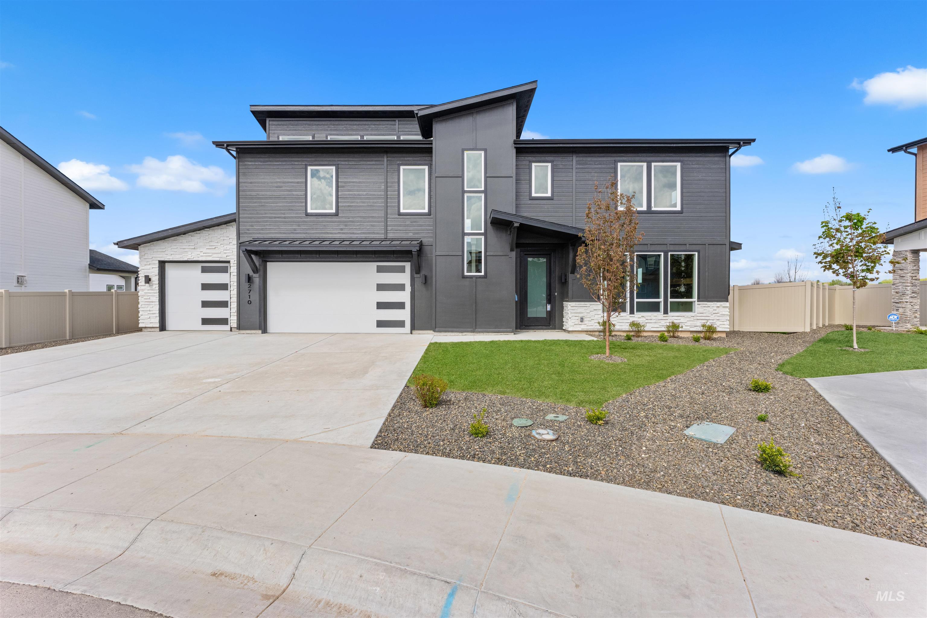 2709 W Gidran, Meridian, Idaho 83642, 3 Bedrooms, 2.5 Bathrooms, Residential For Sale, Price $599,900,MLS 98983270